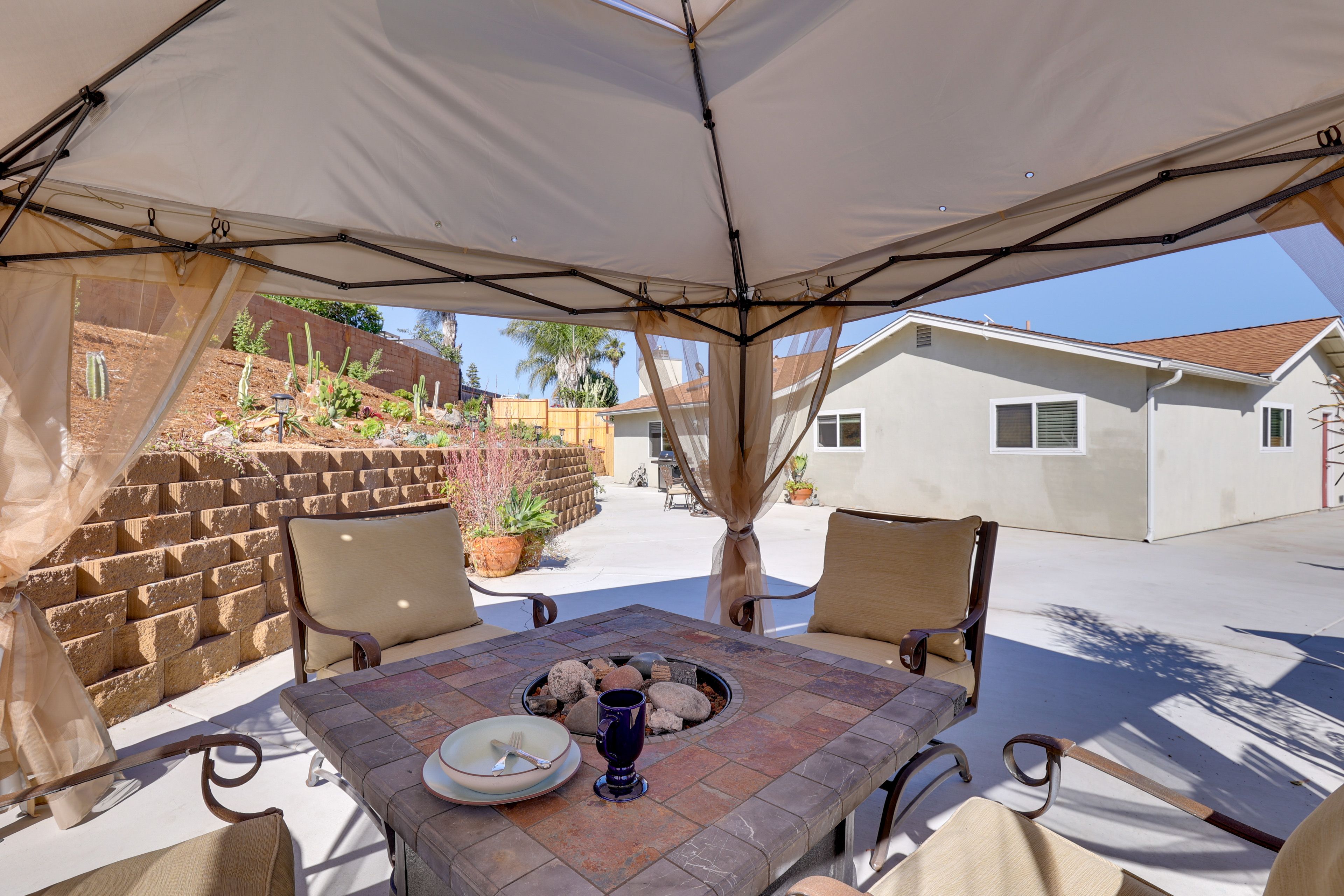 Vista Vacation Rental | 3BR | 2BA | 1,701 Sq Ft | 2 Small Steps to Enter