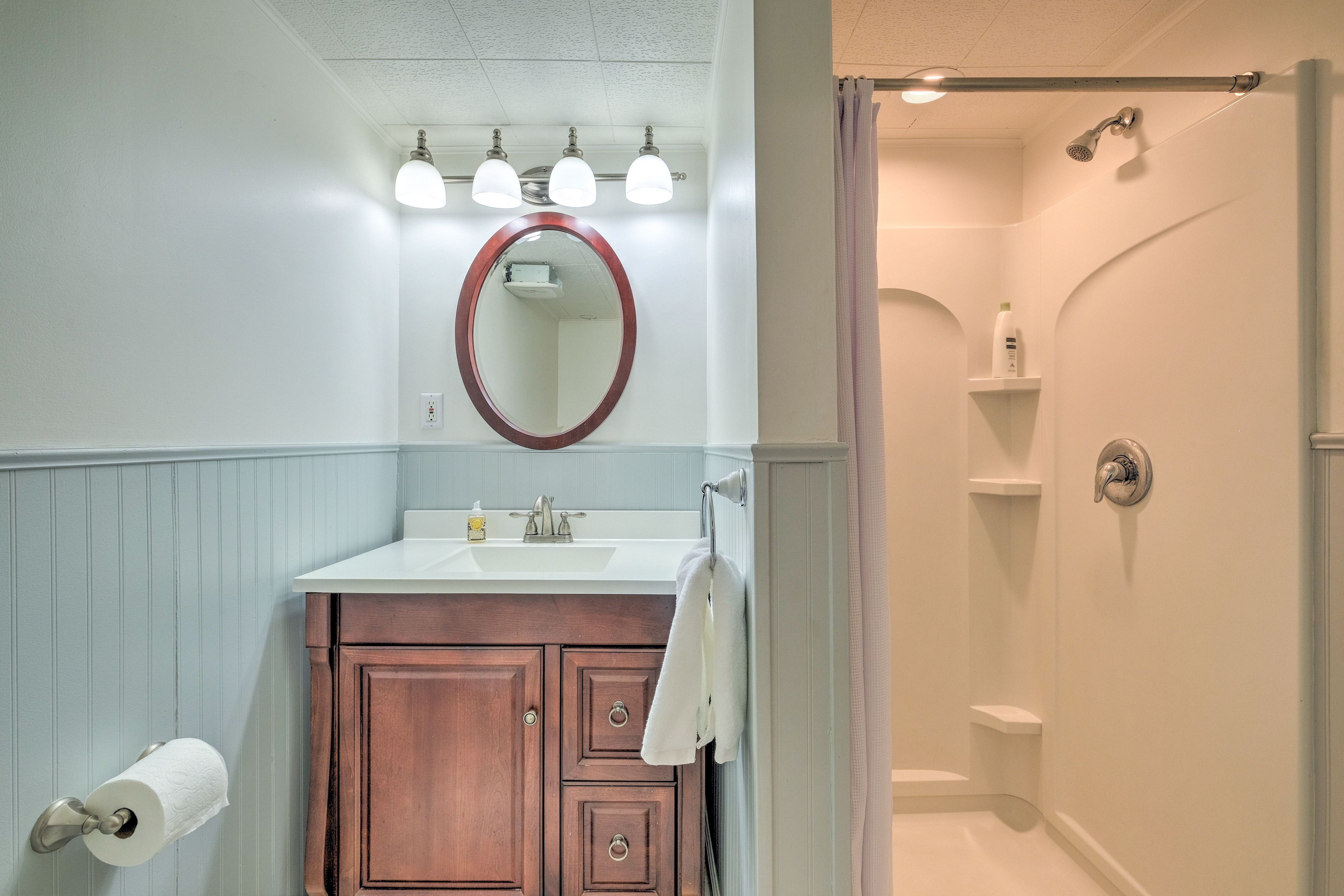 Full Bathroom | 1st Floor