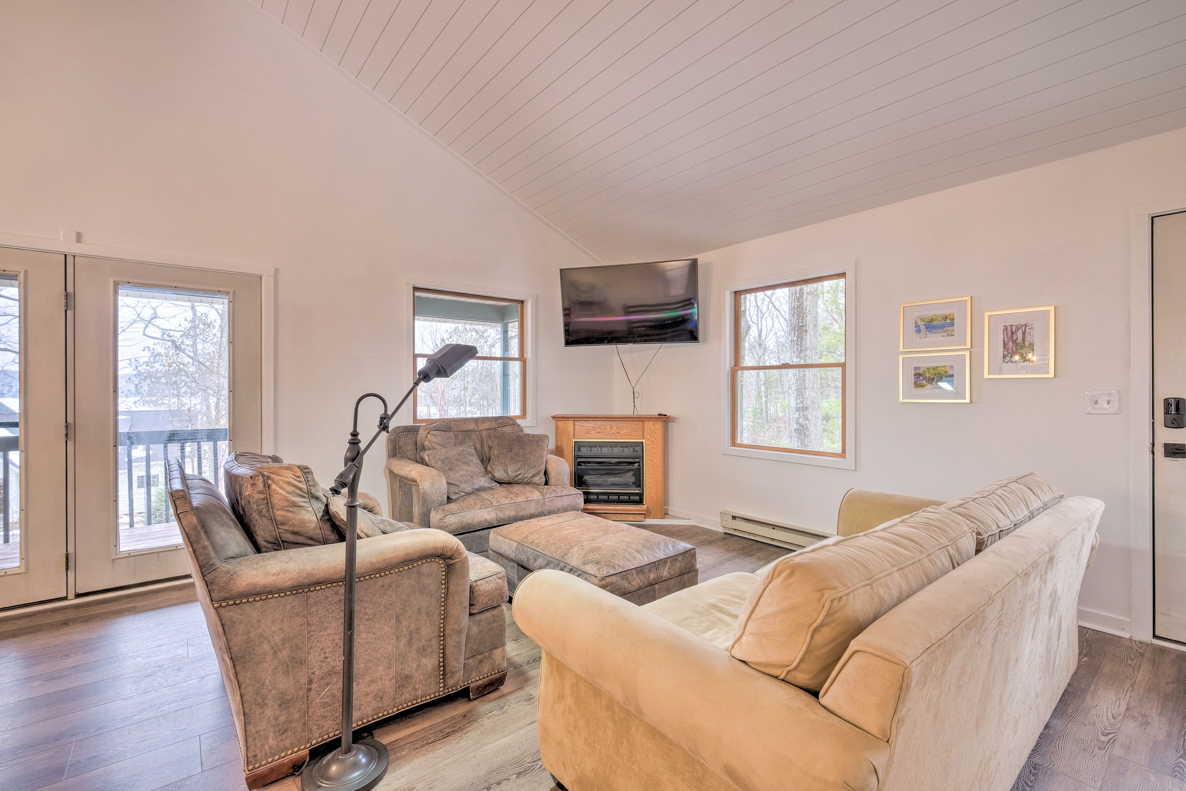 Living Room | Queen Sleeper Sofa | 2nd Floor | Central Air Conditioning