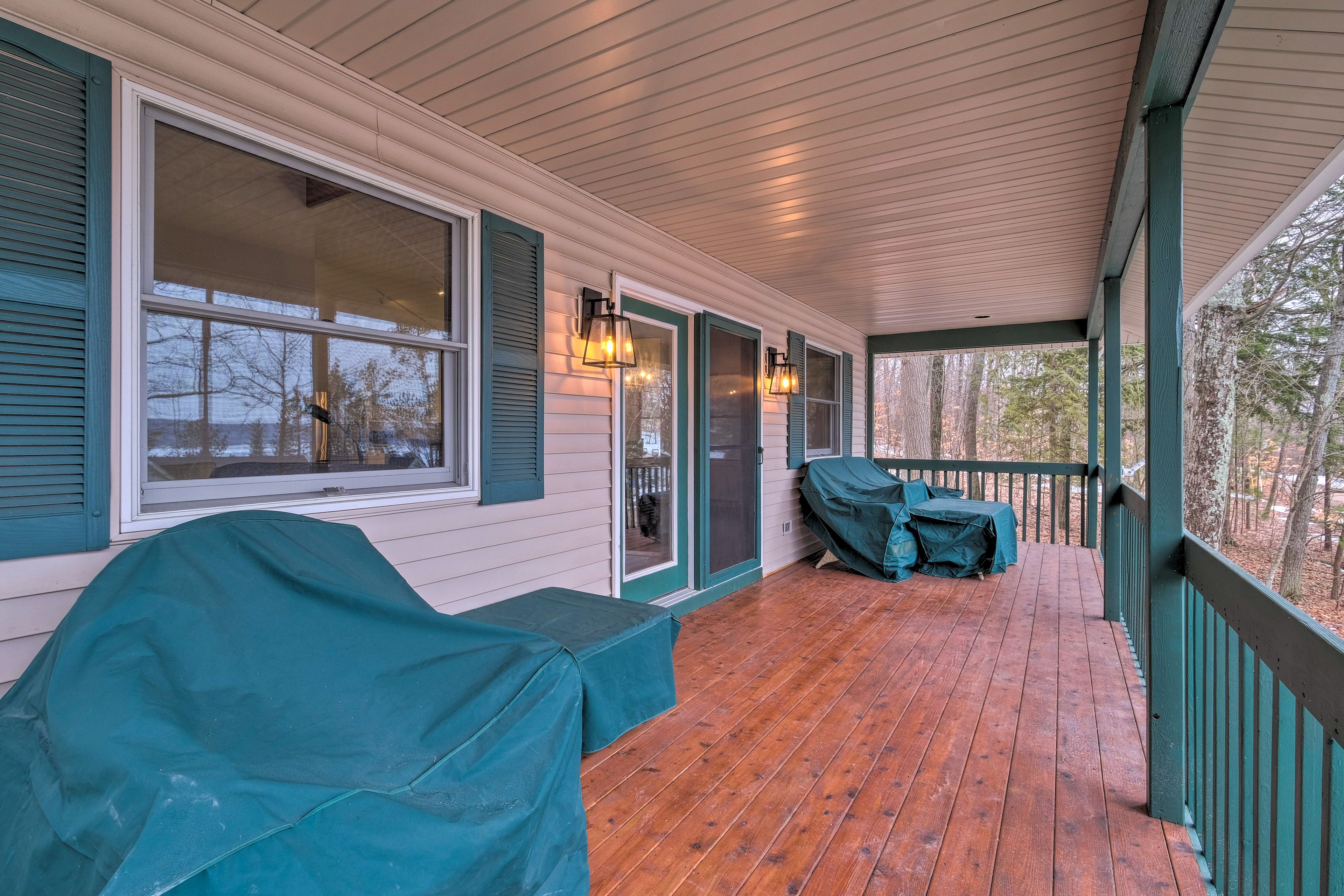 Private Porch | 2nd Floor | Beach Chairs & Towels | 2 Life Vests Provided