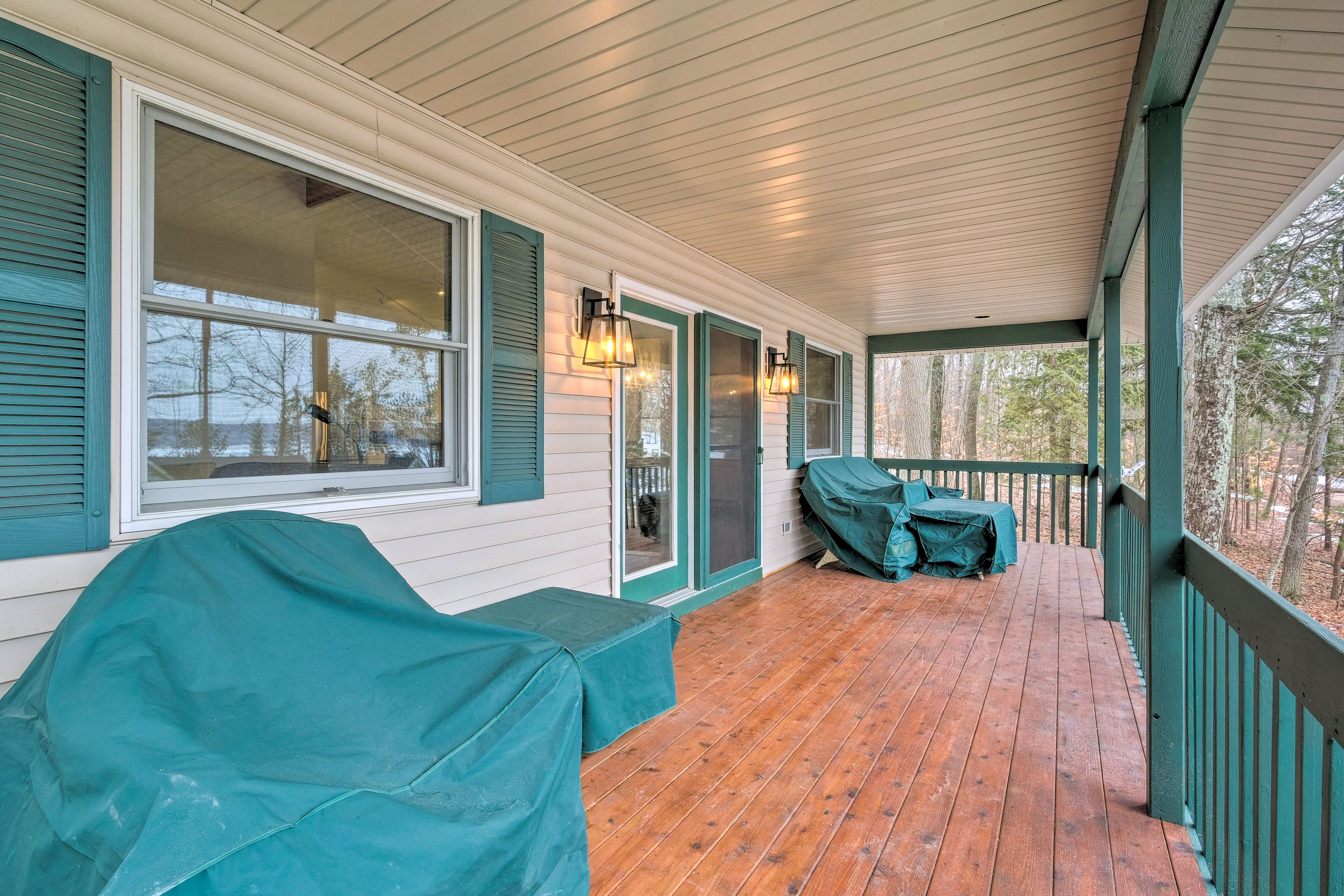 Private Porch | 2nd Floor | Beach Chairs & Towels | 2 Life Vests Provided