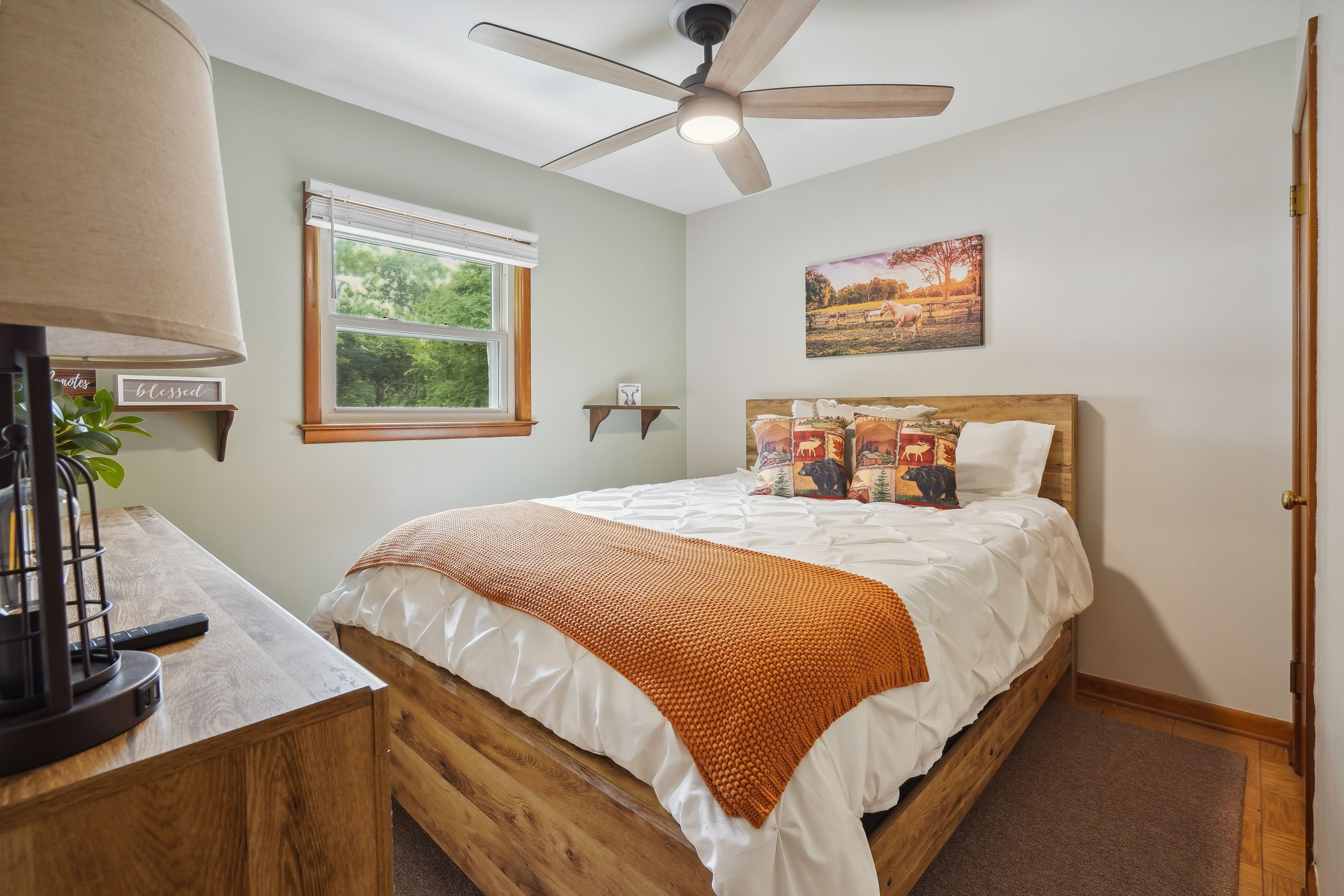 Bedroom 2 | Queen Bed