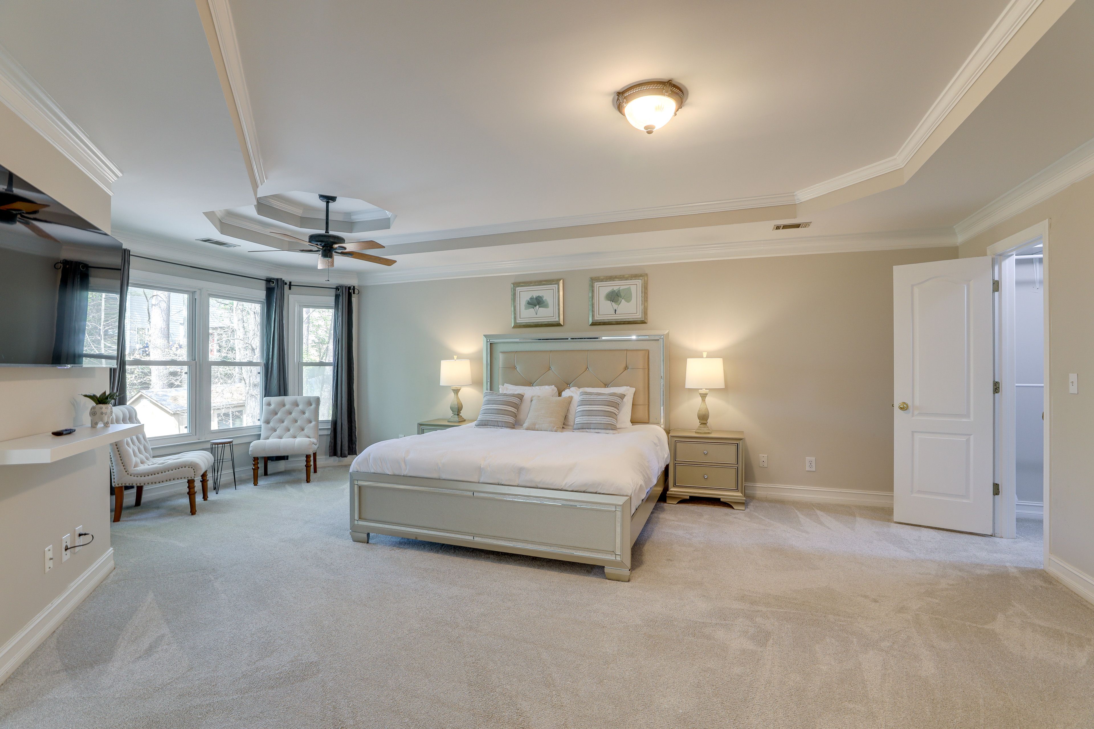 Bedroom 1 | King Bed | Linens & Towels | Smart TV | En-Suite Bathroom