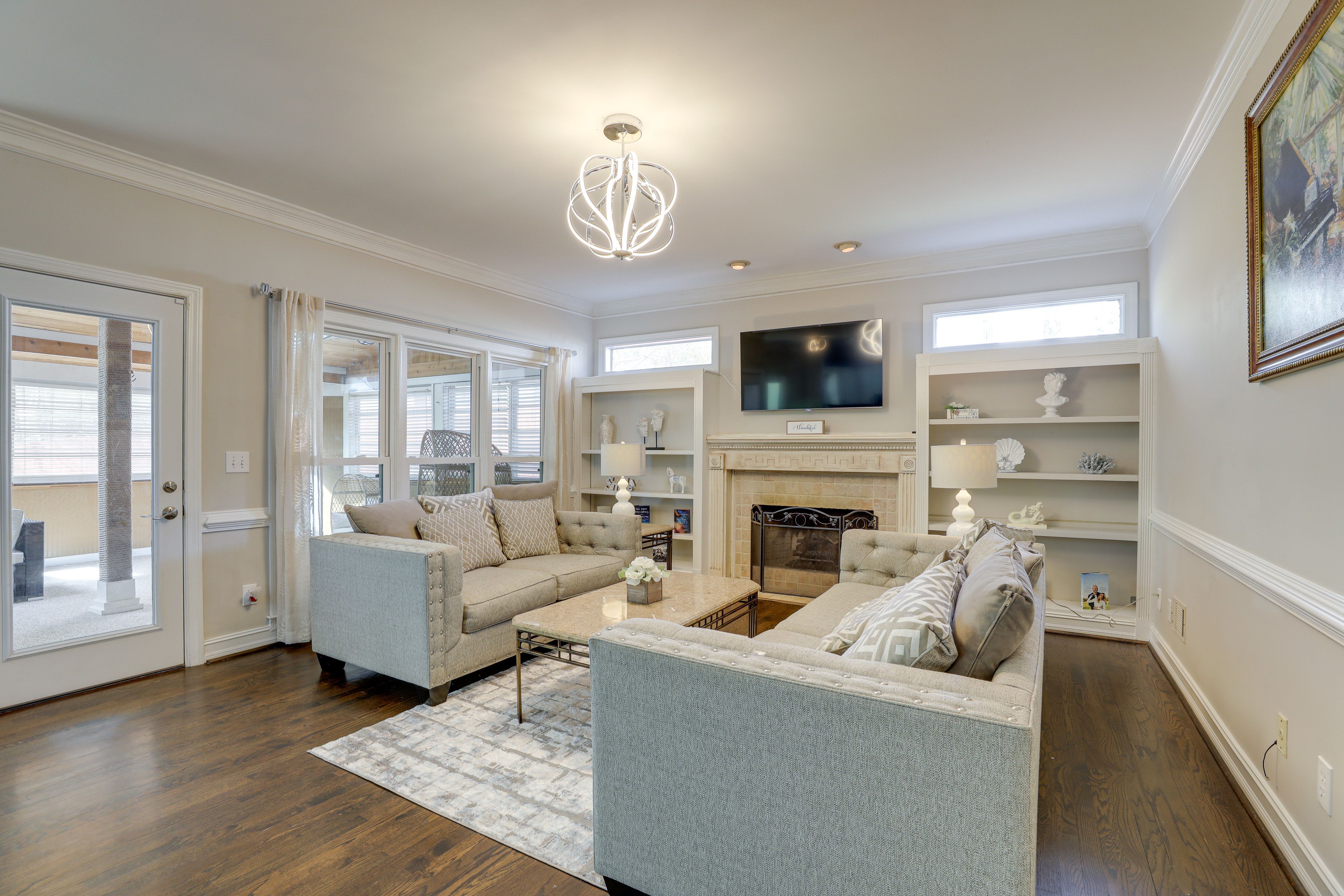 Living Room | Smart TV | Fireplace