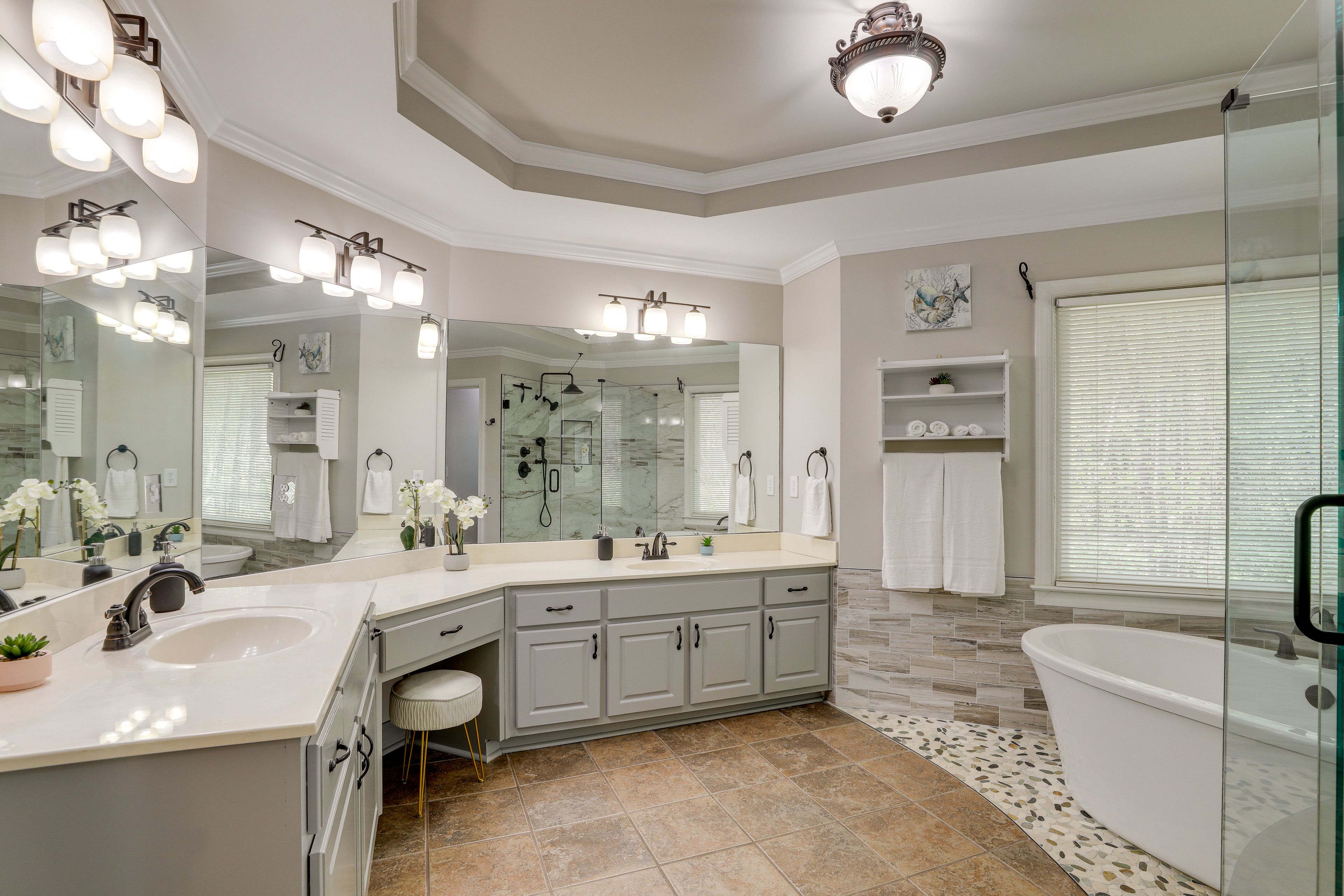 En-Suite Bathroom | Complimentary Toiletries | Soaking Tub