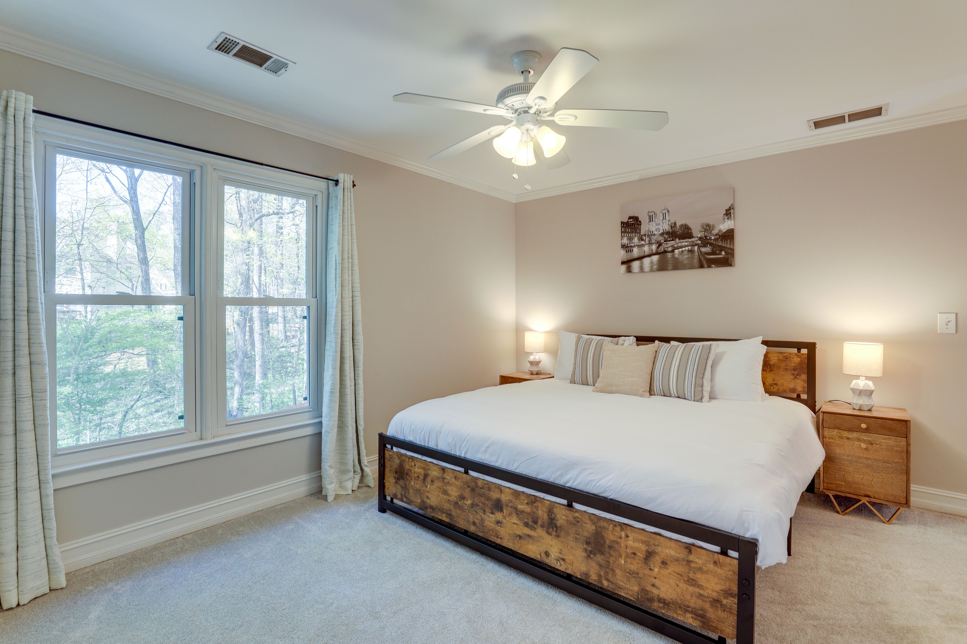 Bedroom 2 | King Bed | Jack-and-Jill Bathroom