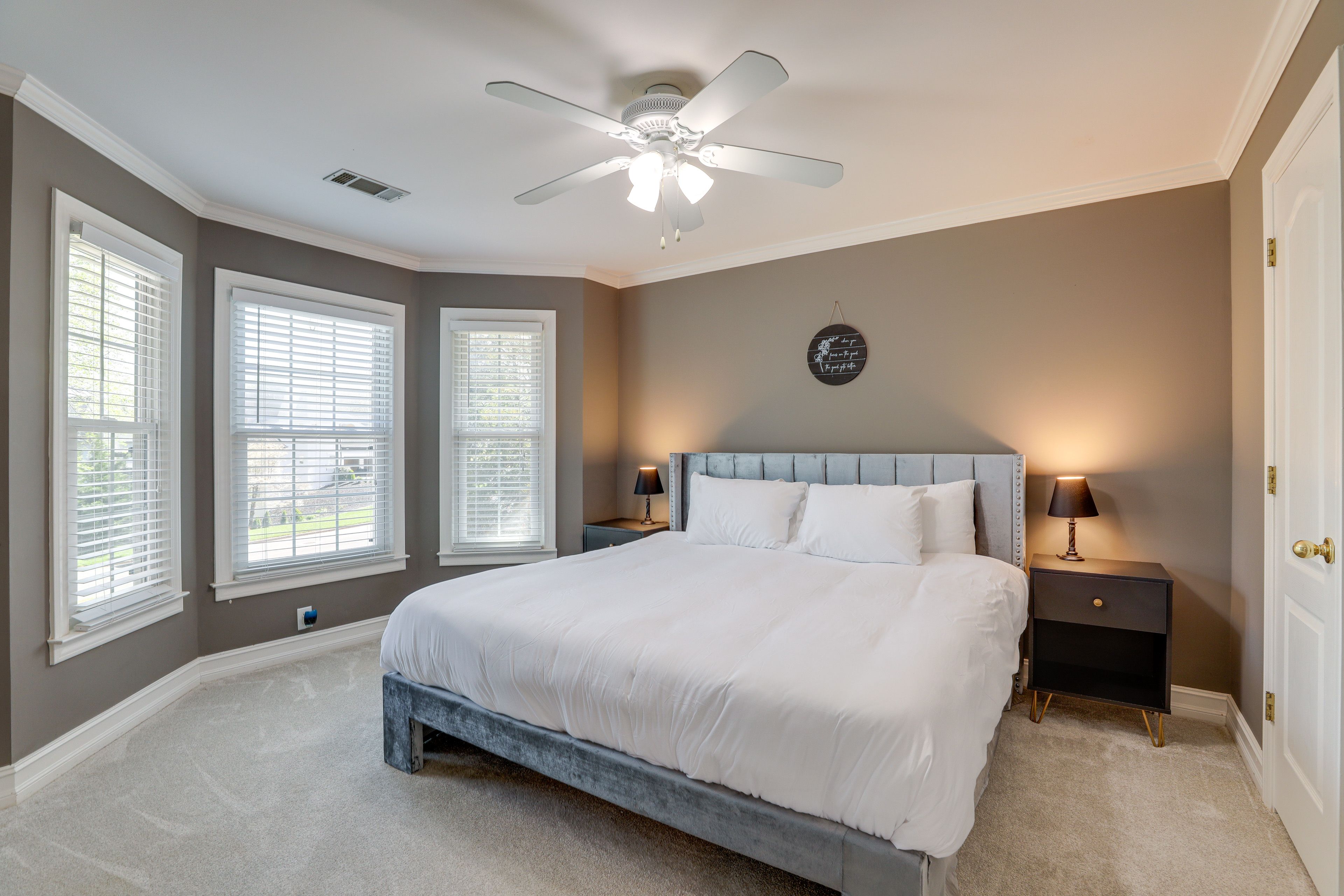 Bedroom 3 | King Bed | Jack-and-Jill Bathroom