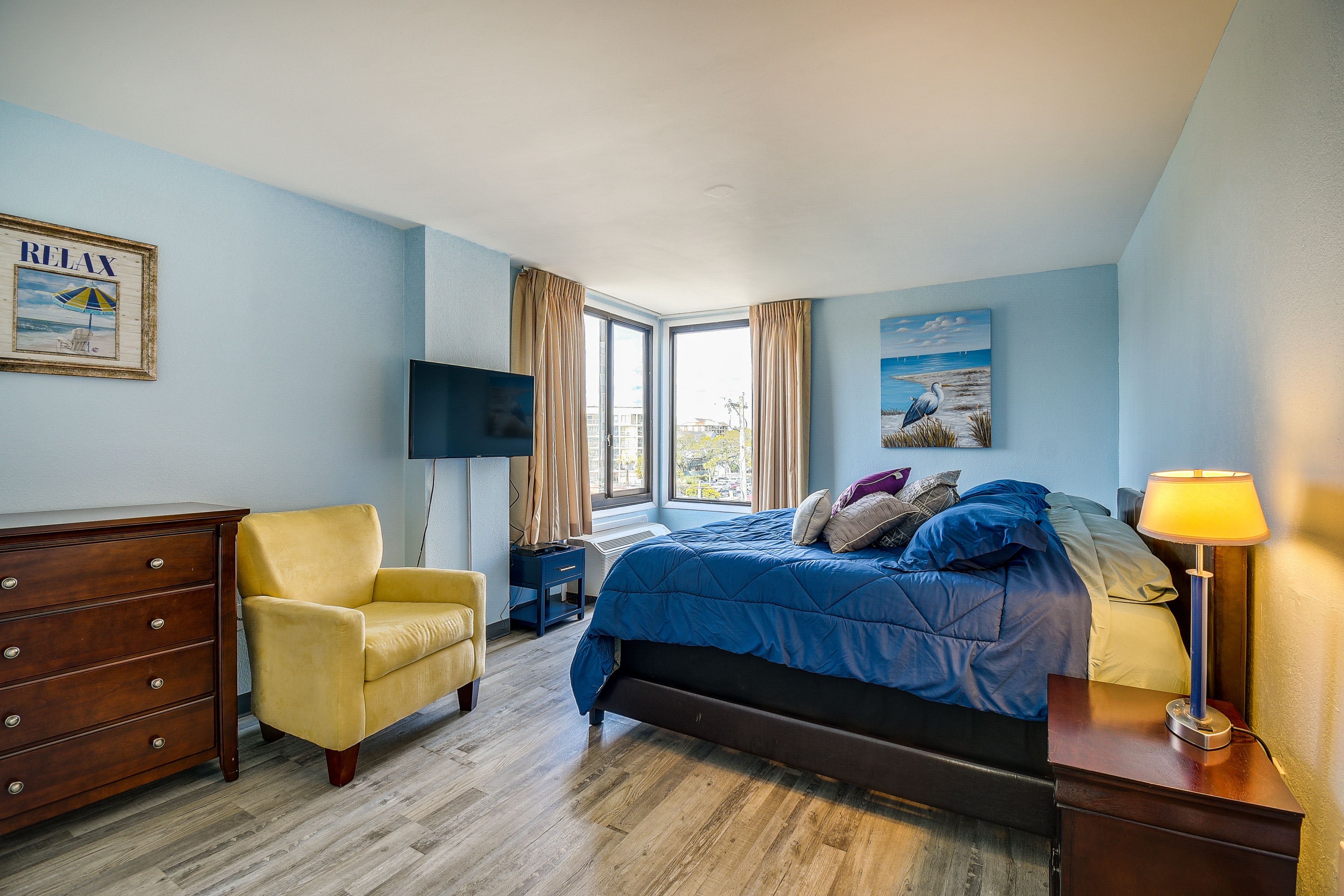 Bedroom | King Bed | Smart TV