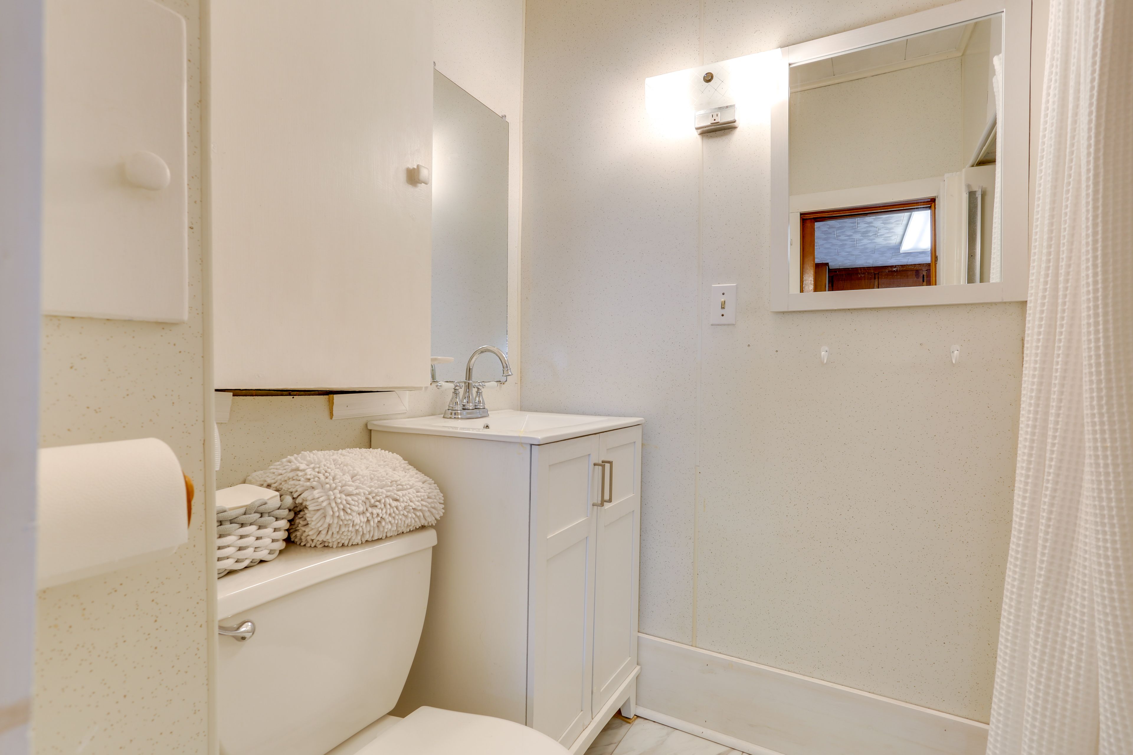 Full Bathroom | Hair Dryer