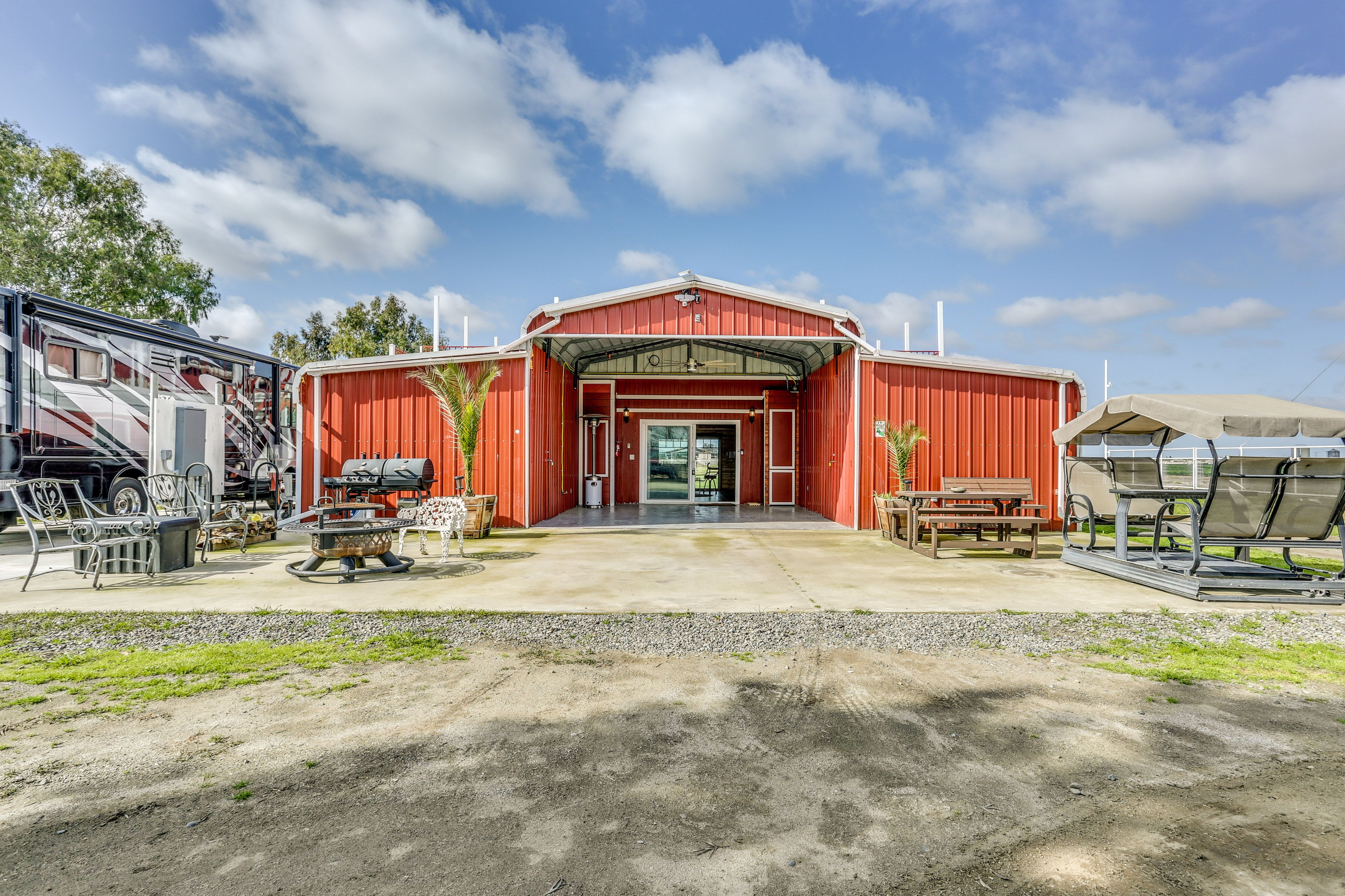 Parking | Covered (6 Vehicles) | Driveway (2 Vehicles) | RV/Trailer Parking