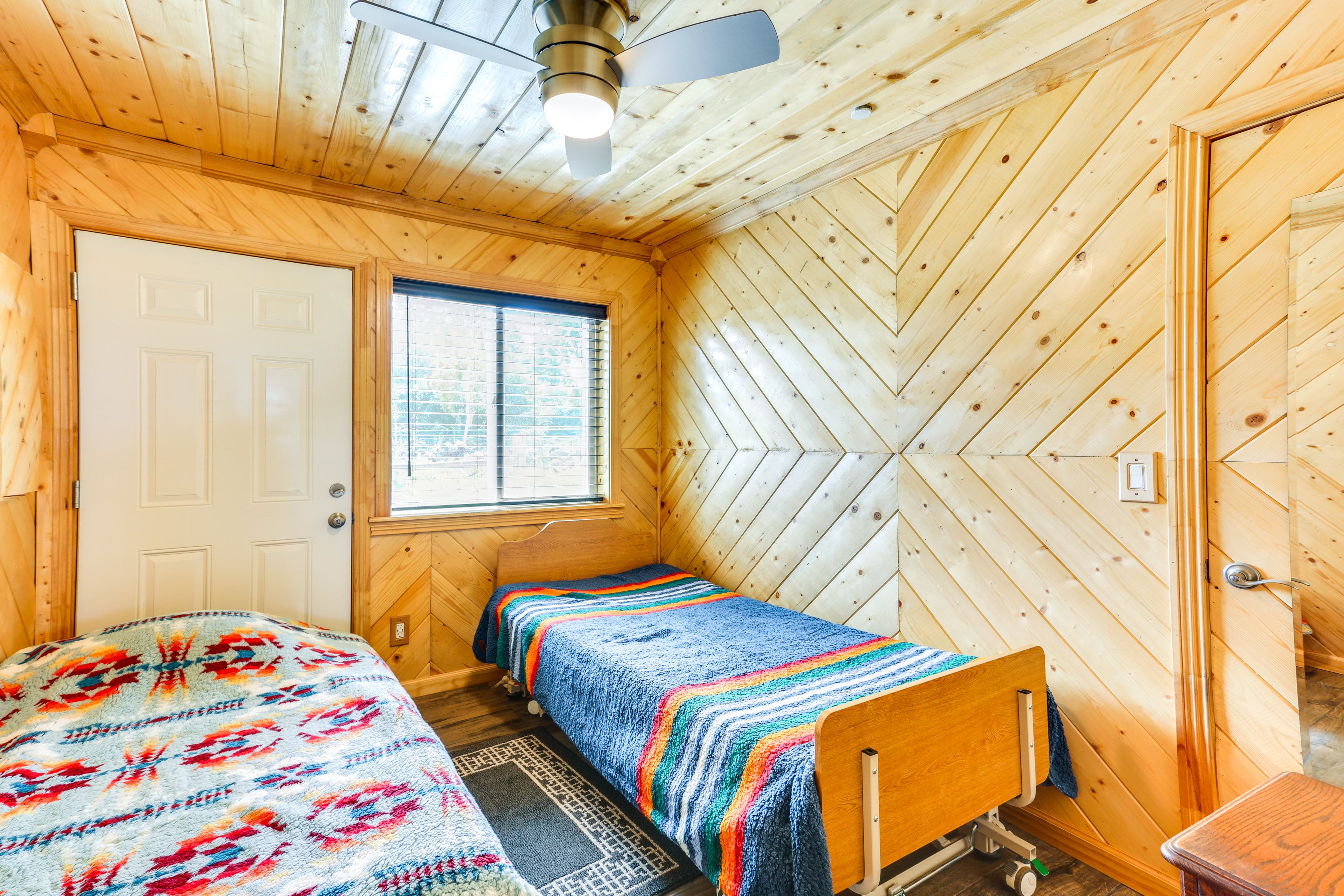 Bedroom 2 | 2 Twin Beds