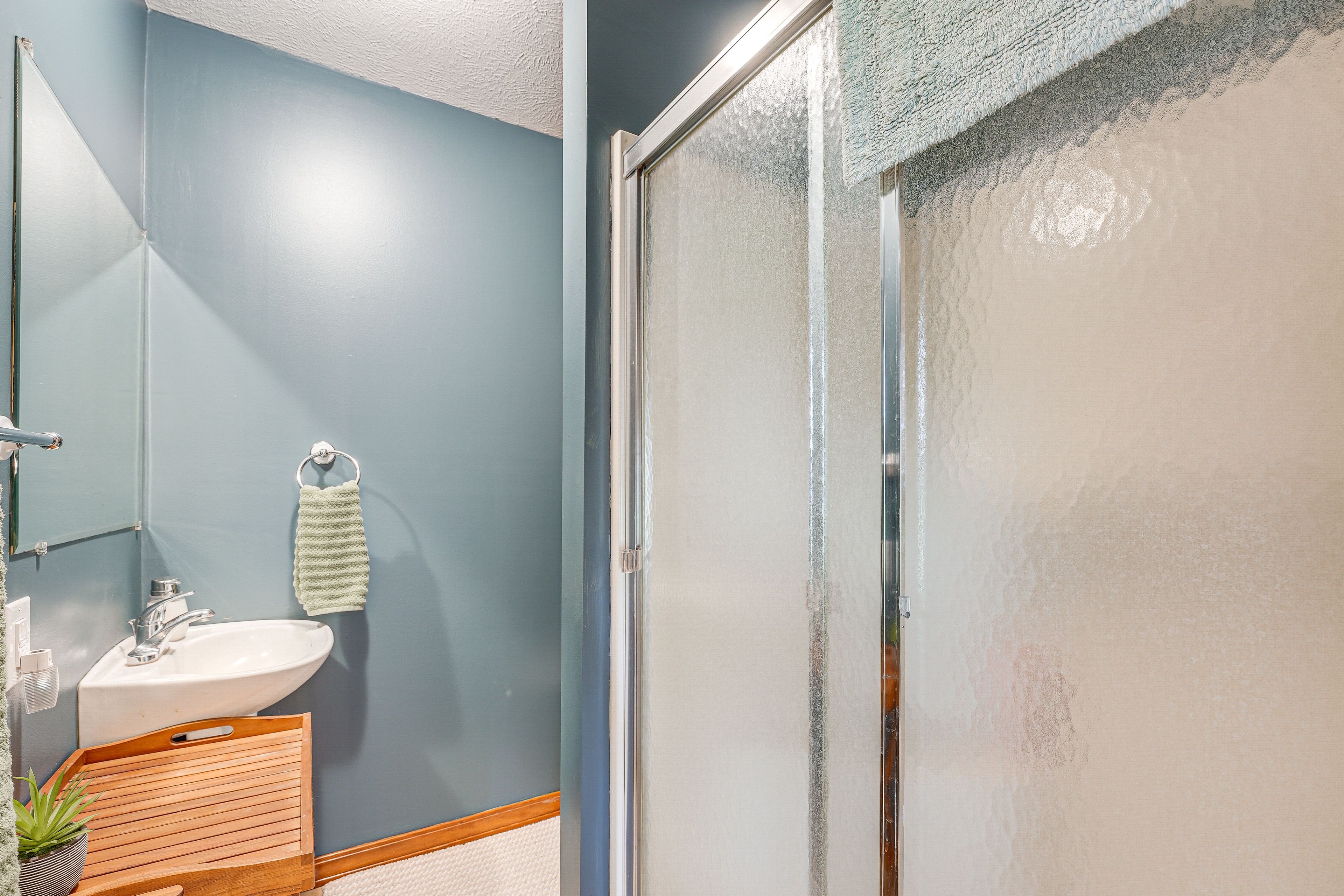 En-Suite Bathroom | 1st Floor