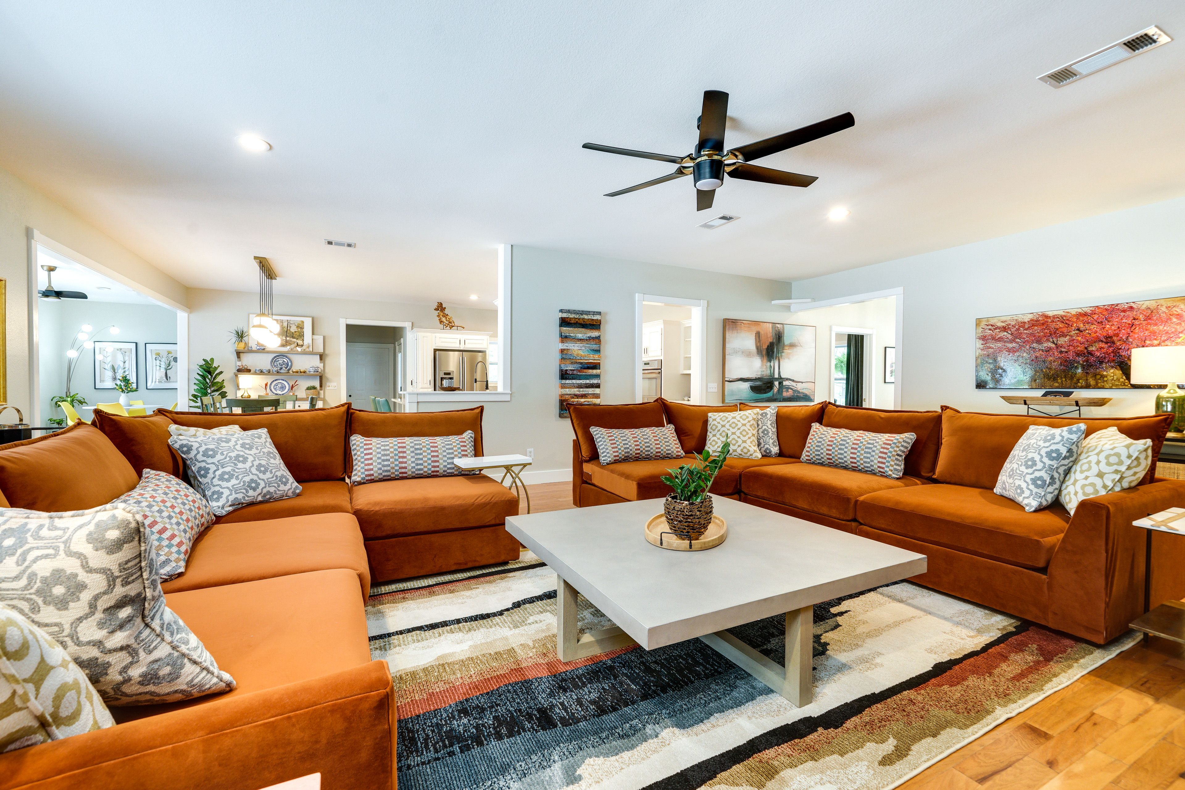 Living Room | 1st Floor | Smart TV | Free WiFi