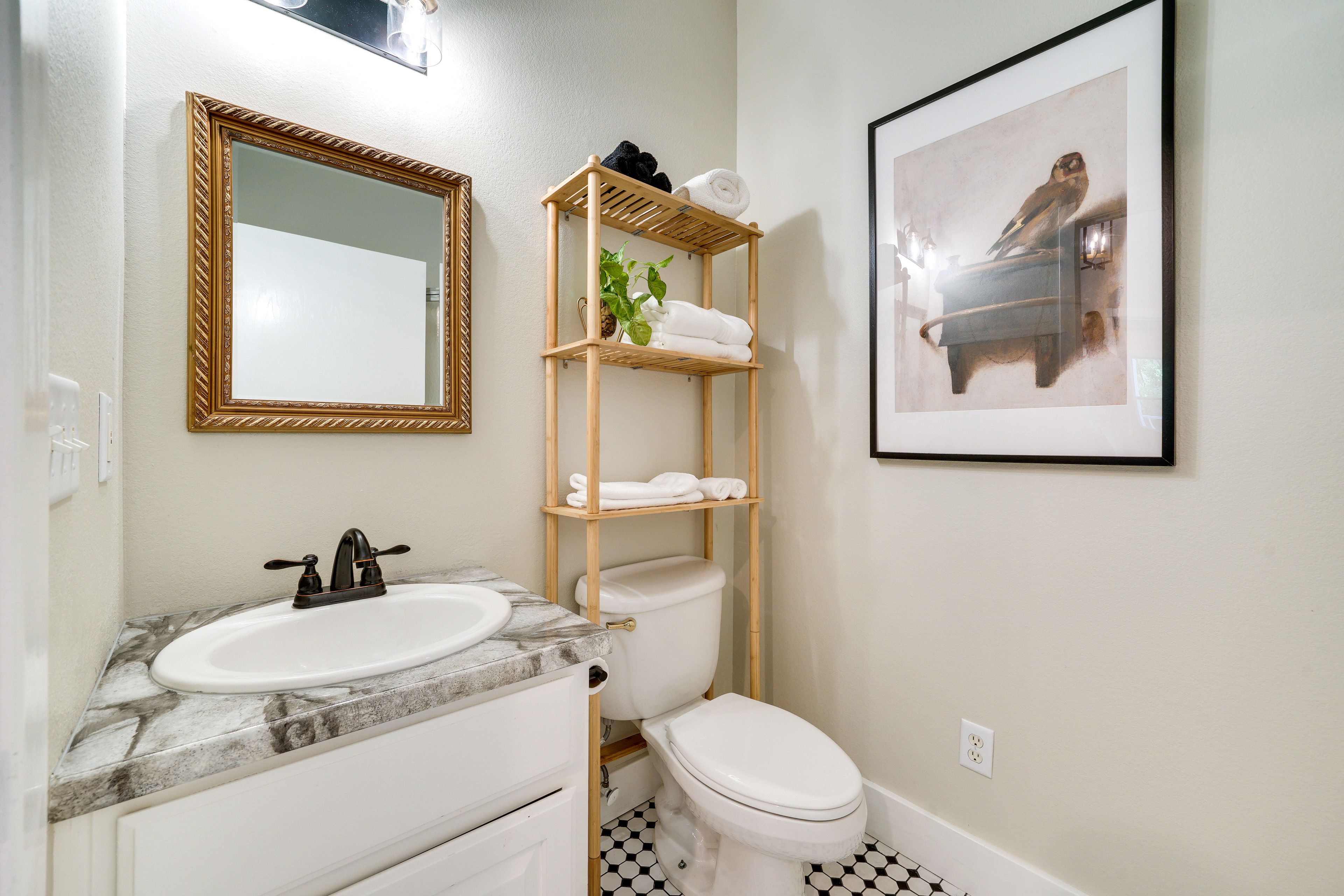 Full Bathroom | 1st Floor | Hair Dryer