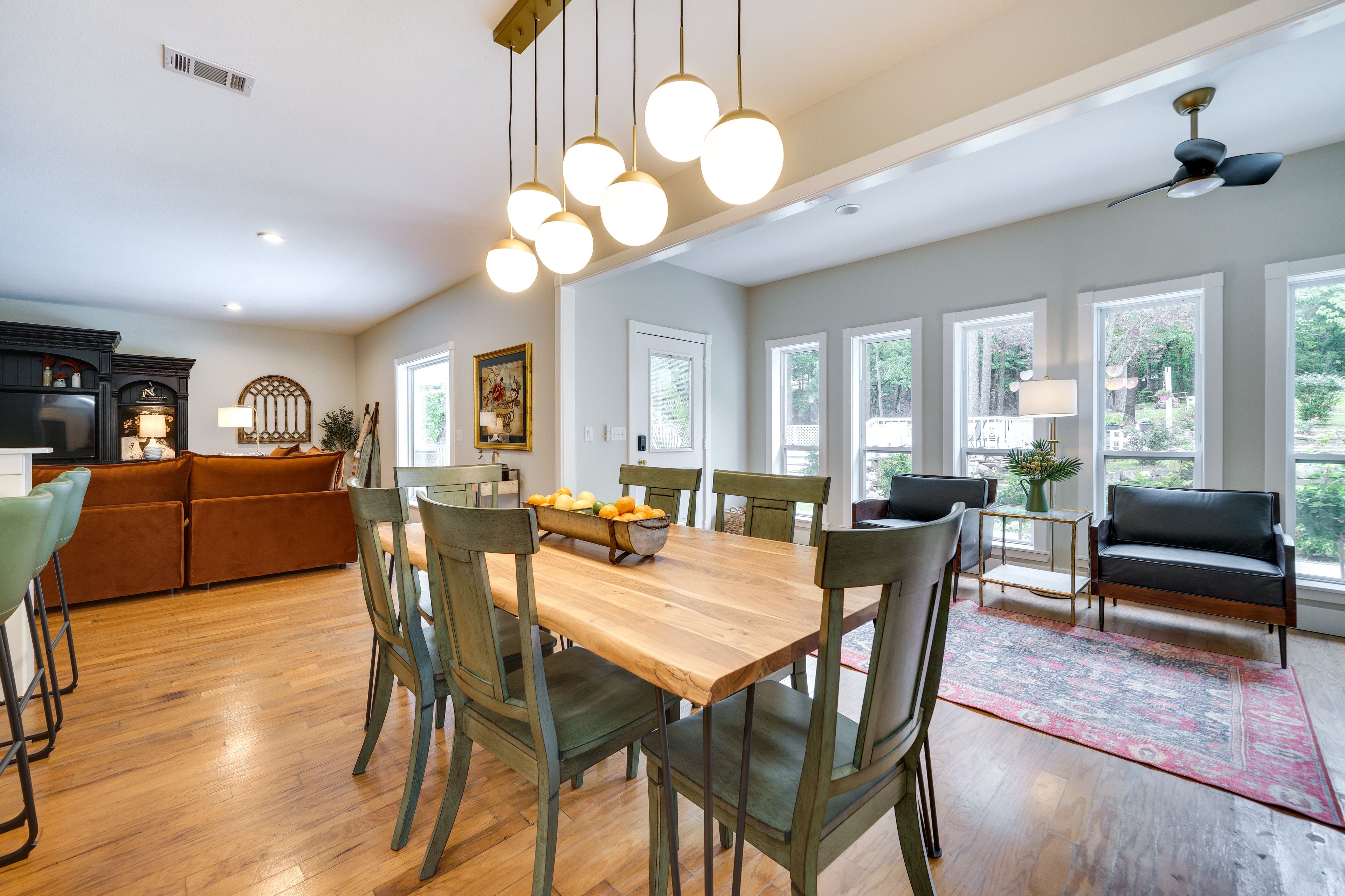 Dining Area | Dishware & Flatware Provided