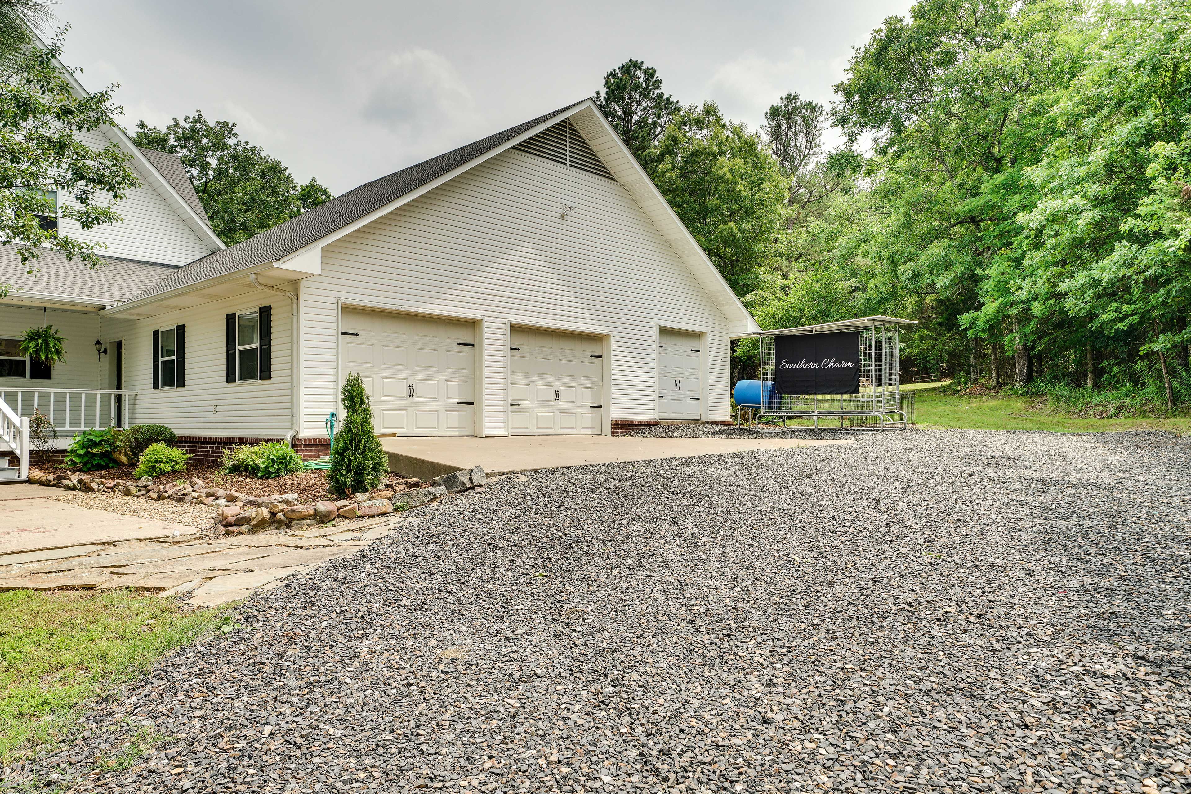 Parking | Garage (2 Vehicles) | Driveway (2 Vehicles)