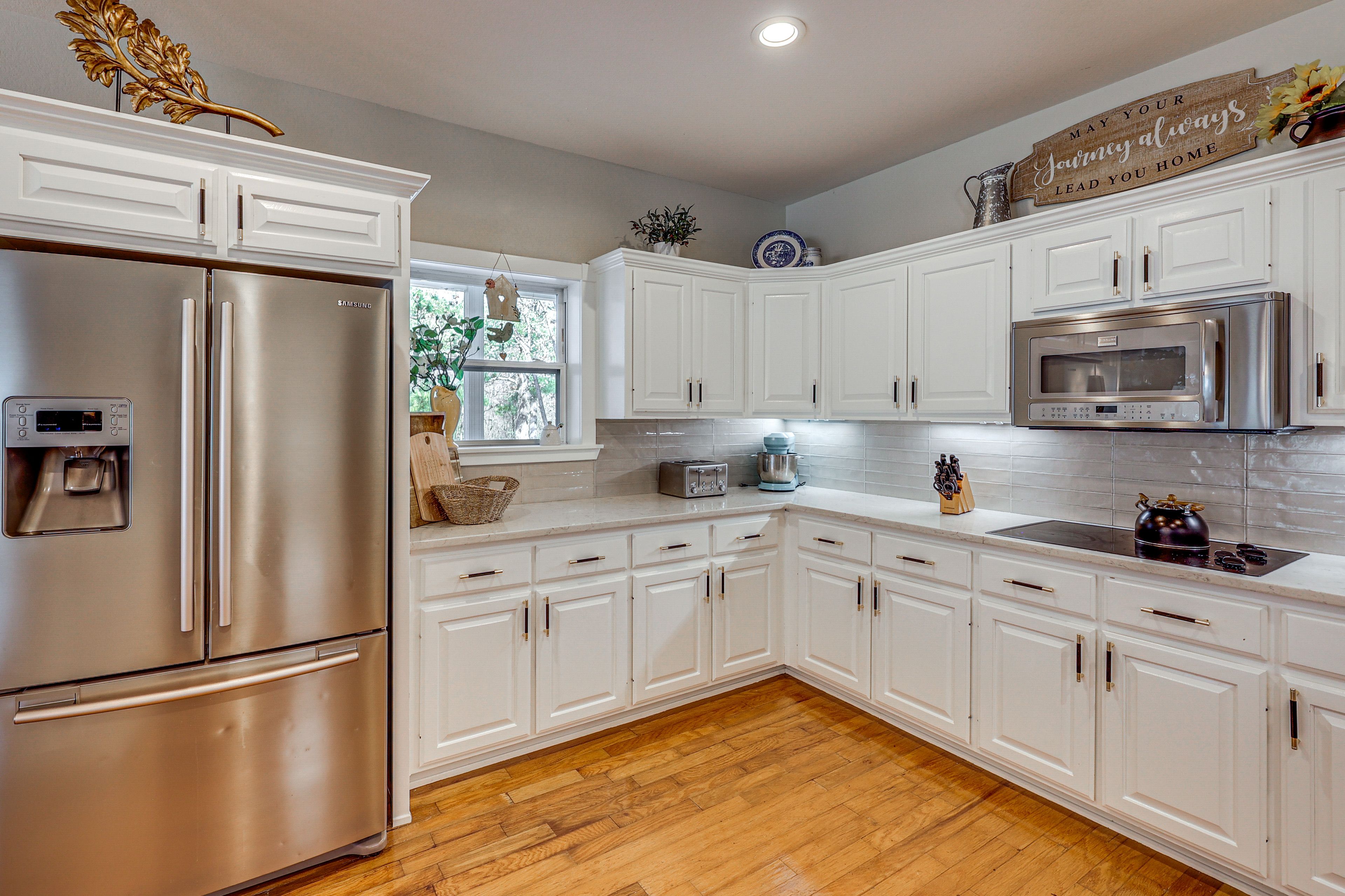 Kitchen | 1st Floor | Ice Maker | Toaster Oven | Blender | Cooking Basics