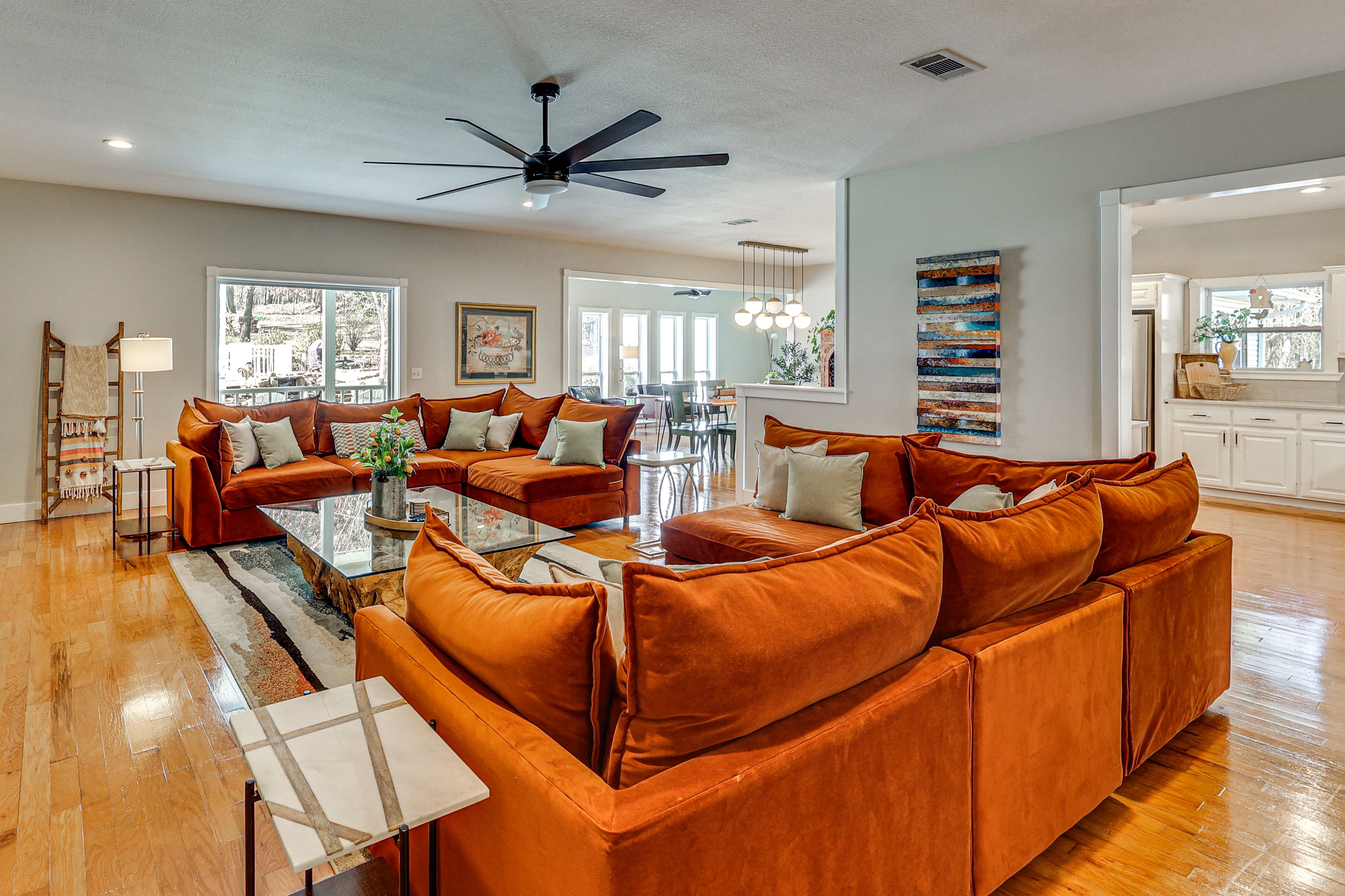 Living Room | 1st Floor | Smart TV | Free WiFi