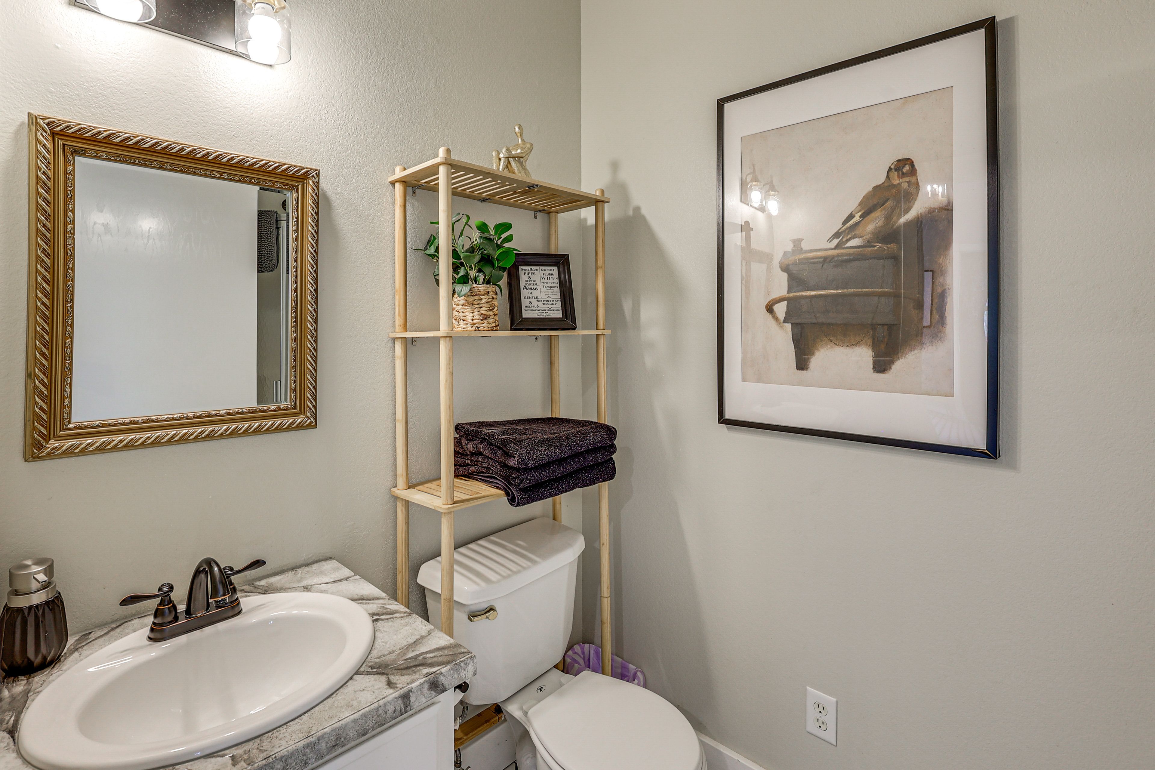 Full Bathroom | 1st Floor | Hair Dryer