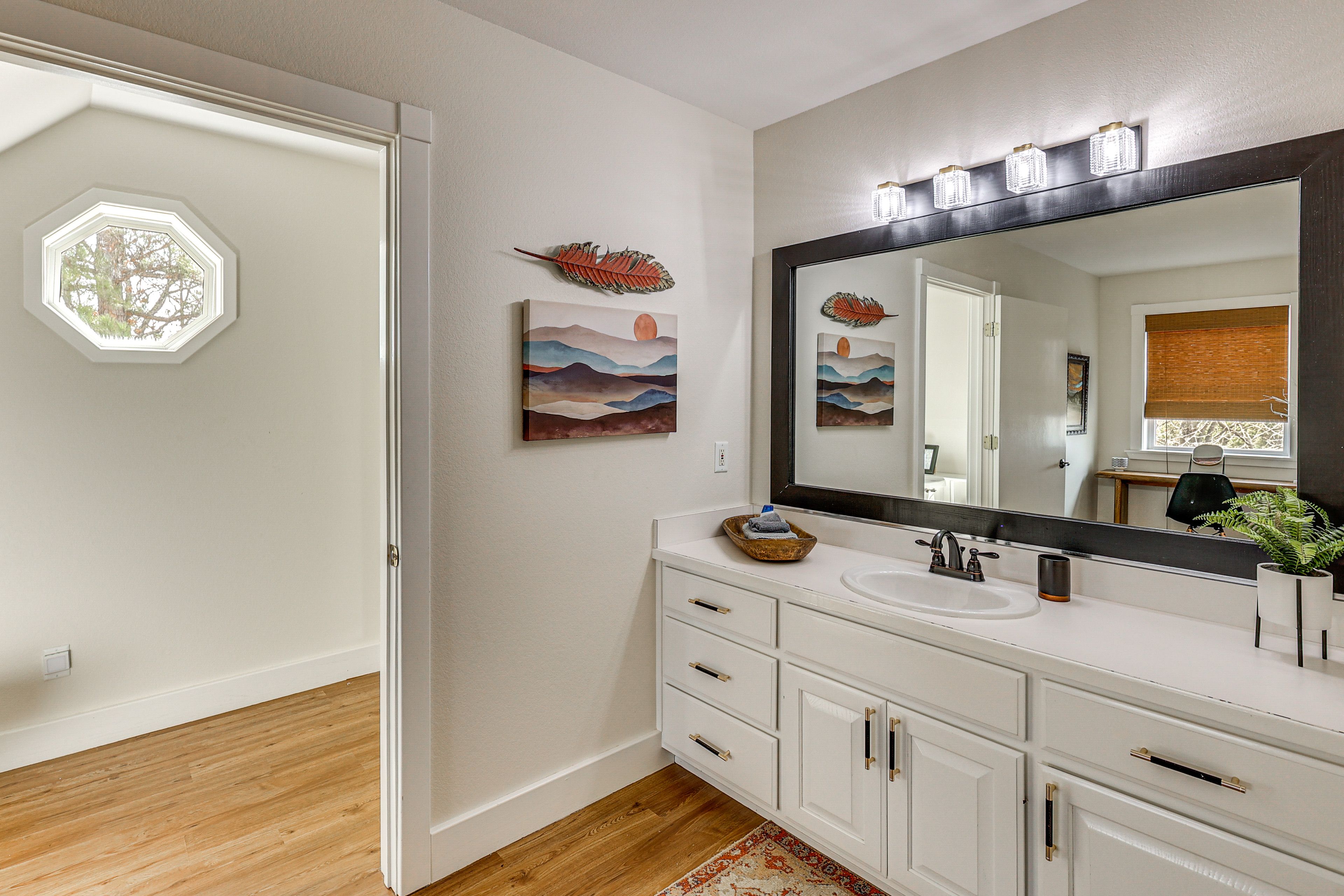 Full Bathroom | 2nd Floor