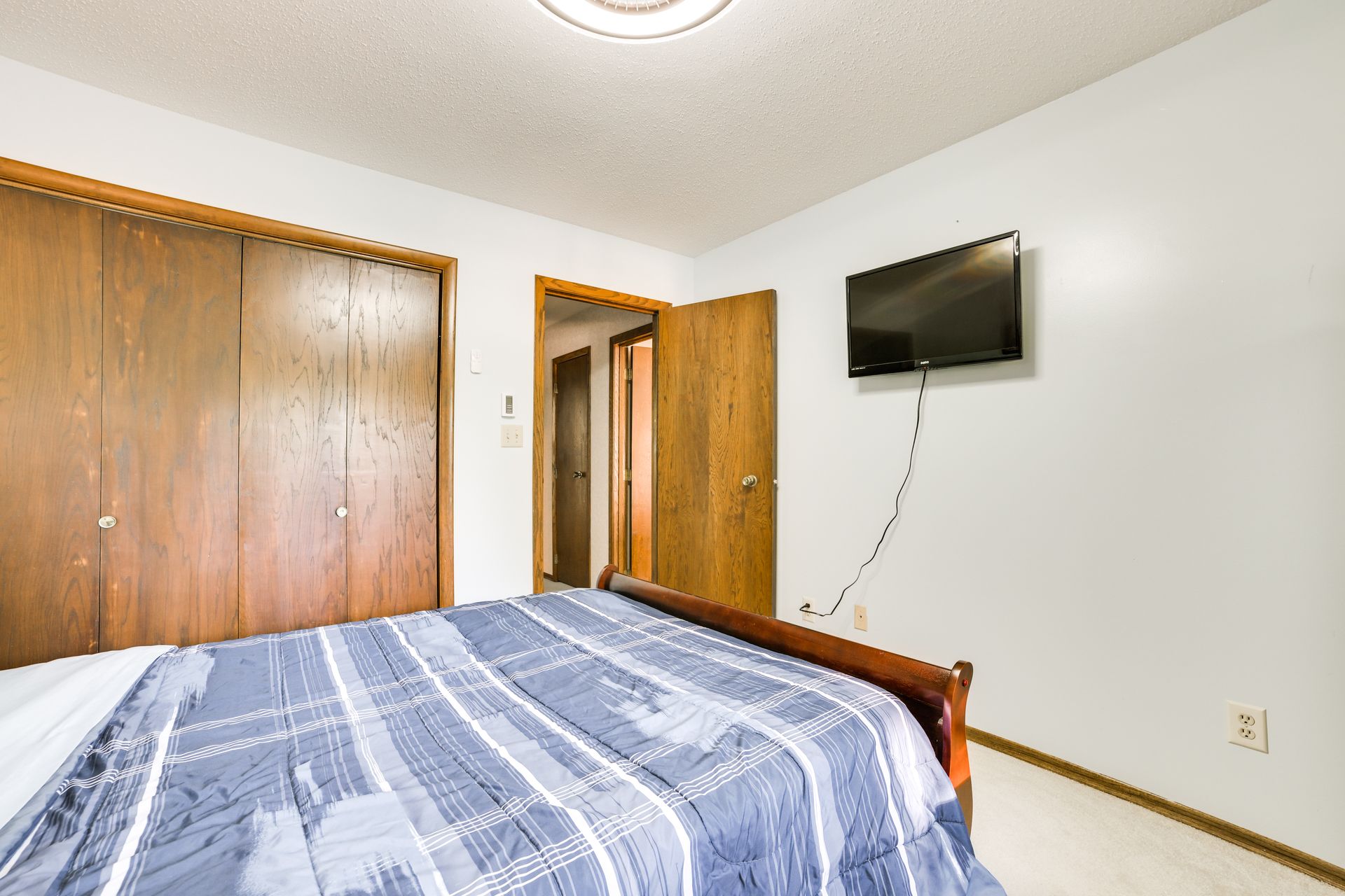 Bedroom 2 detail