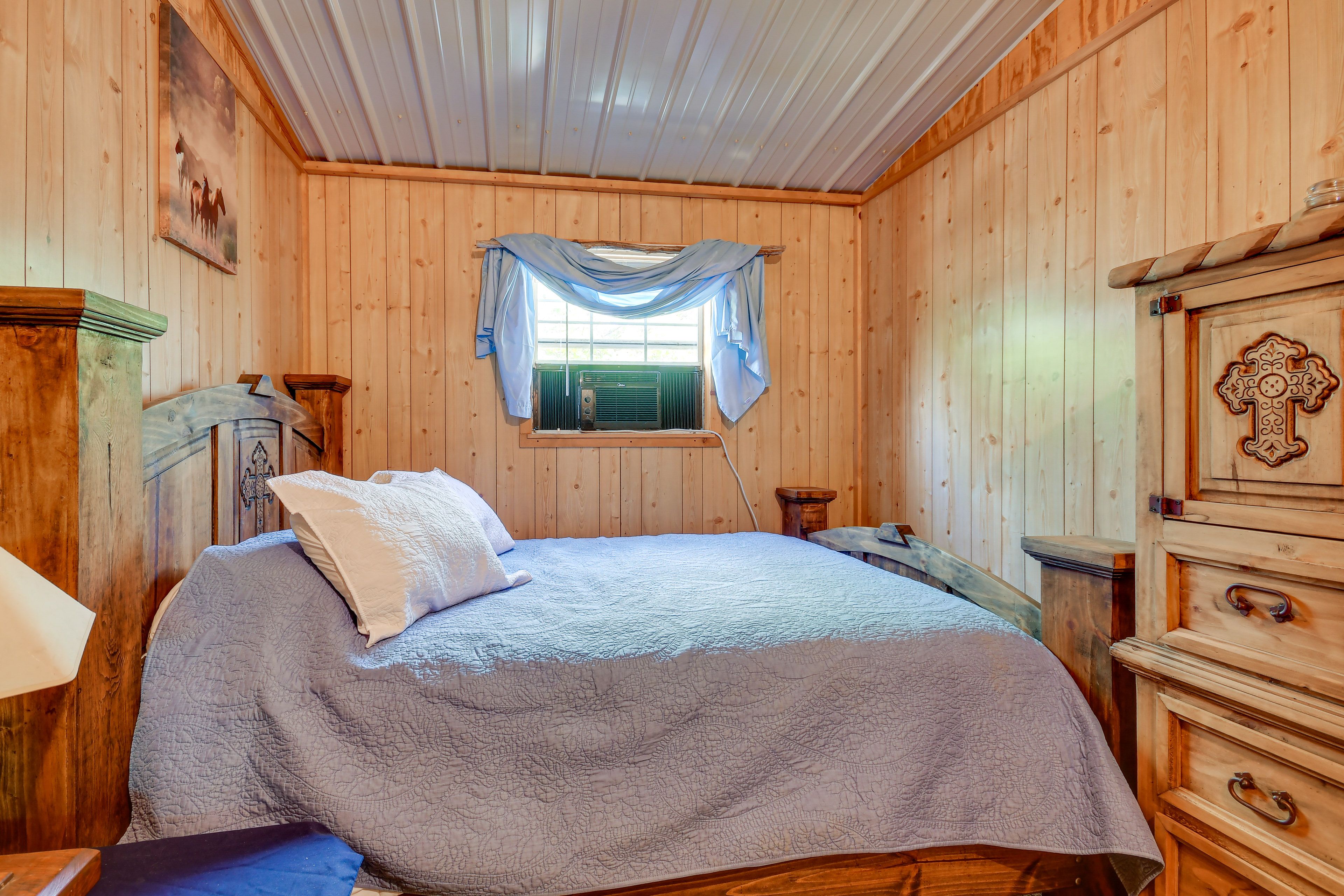 Bedroom 1 | Queen Bed | Linens & Towels Provided