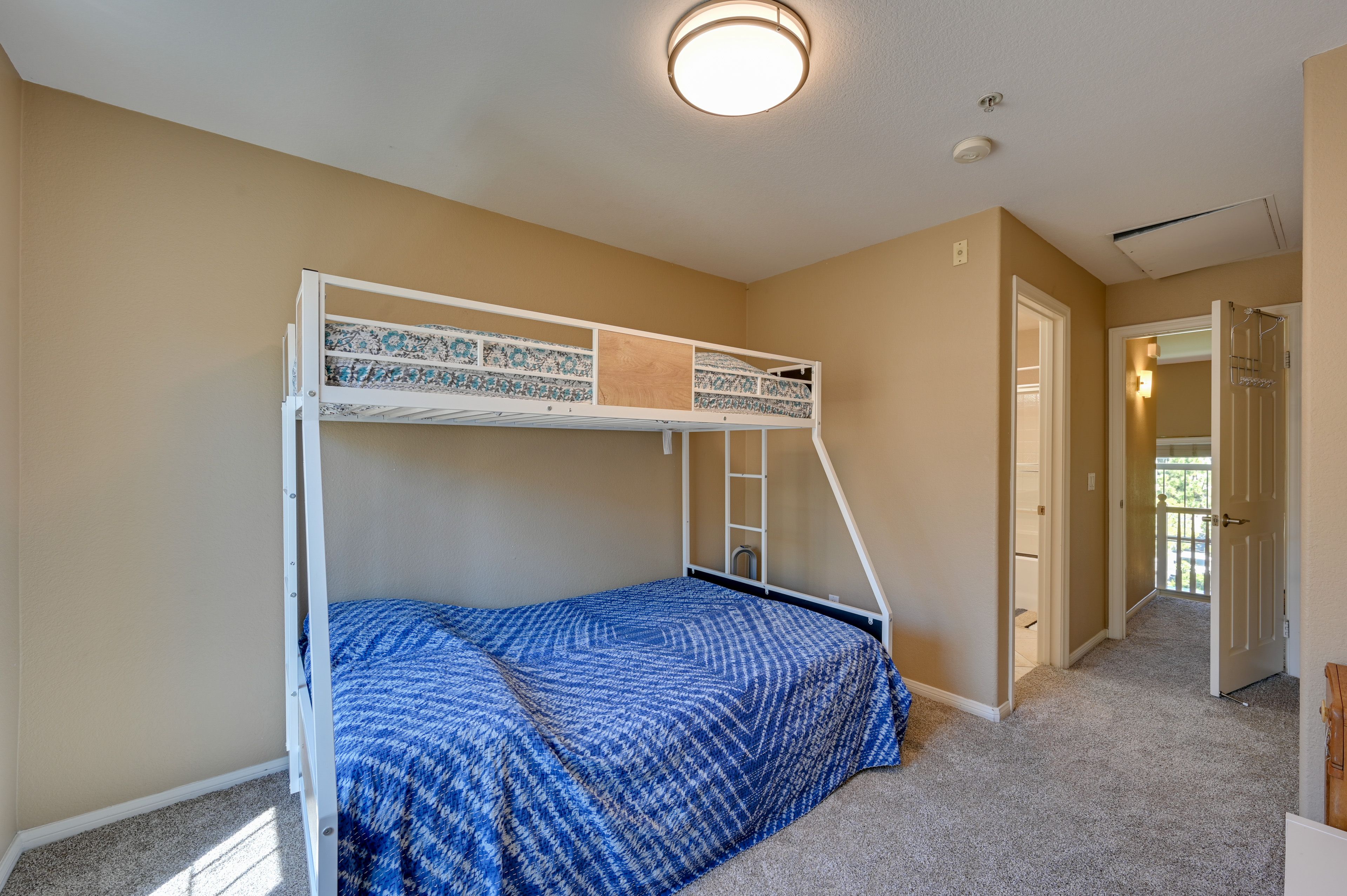 Bedroom 3 | Twin/Full Bunk Bed w/ Twin Trundle