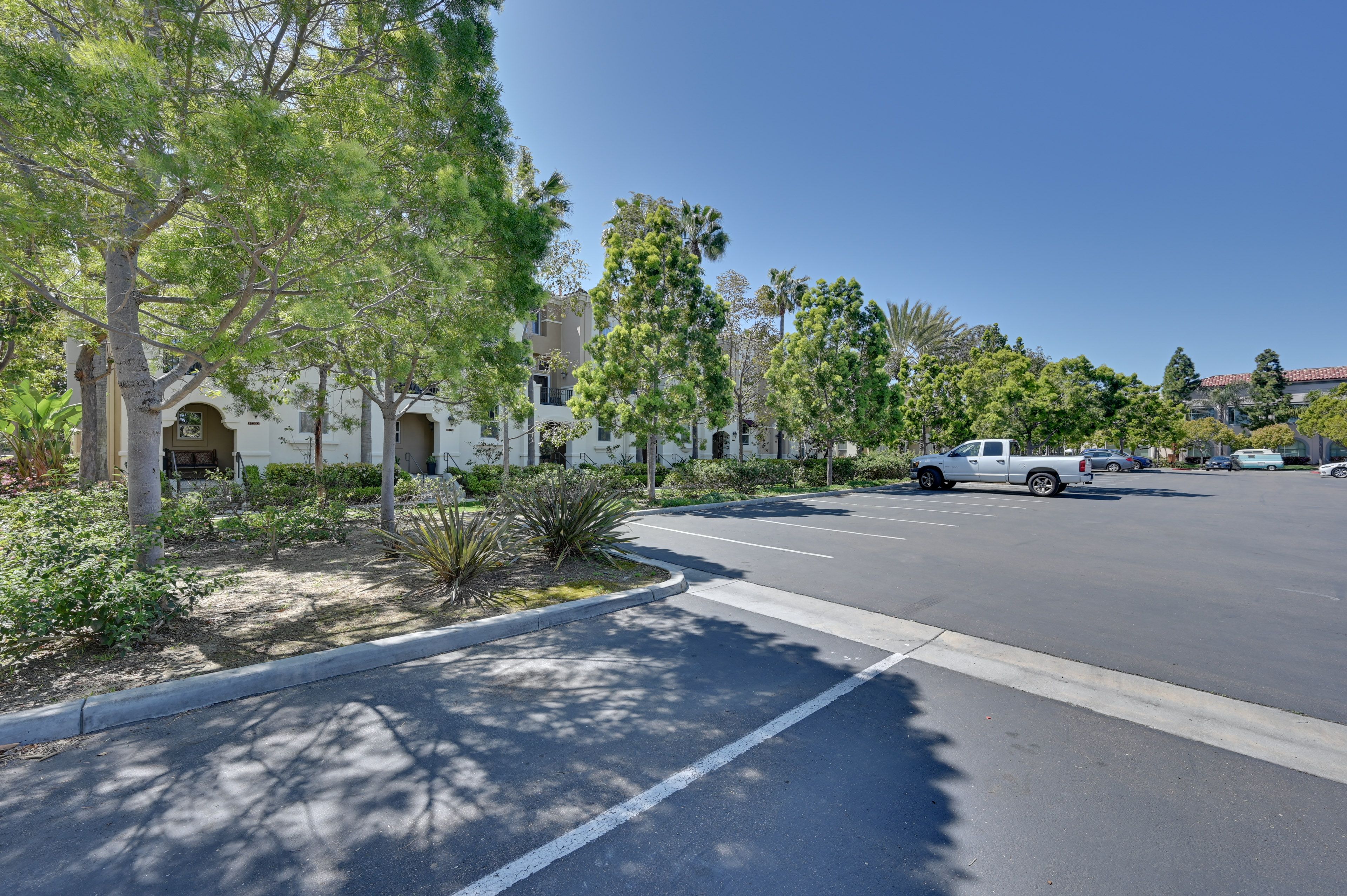 Street/Public Lot Parking | RV/Trailer Parking Allowed on Street