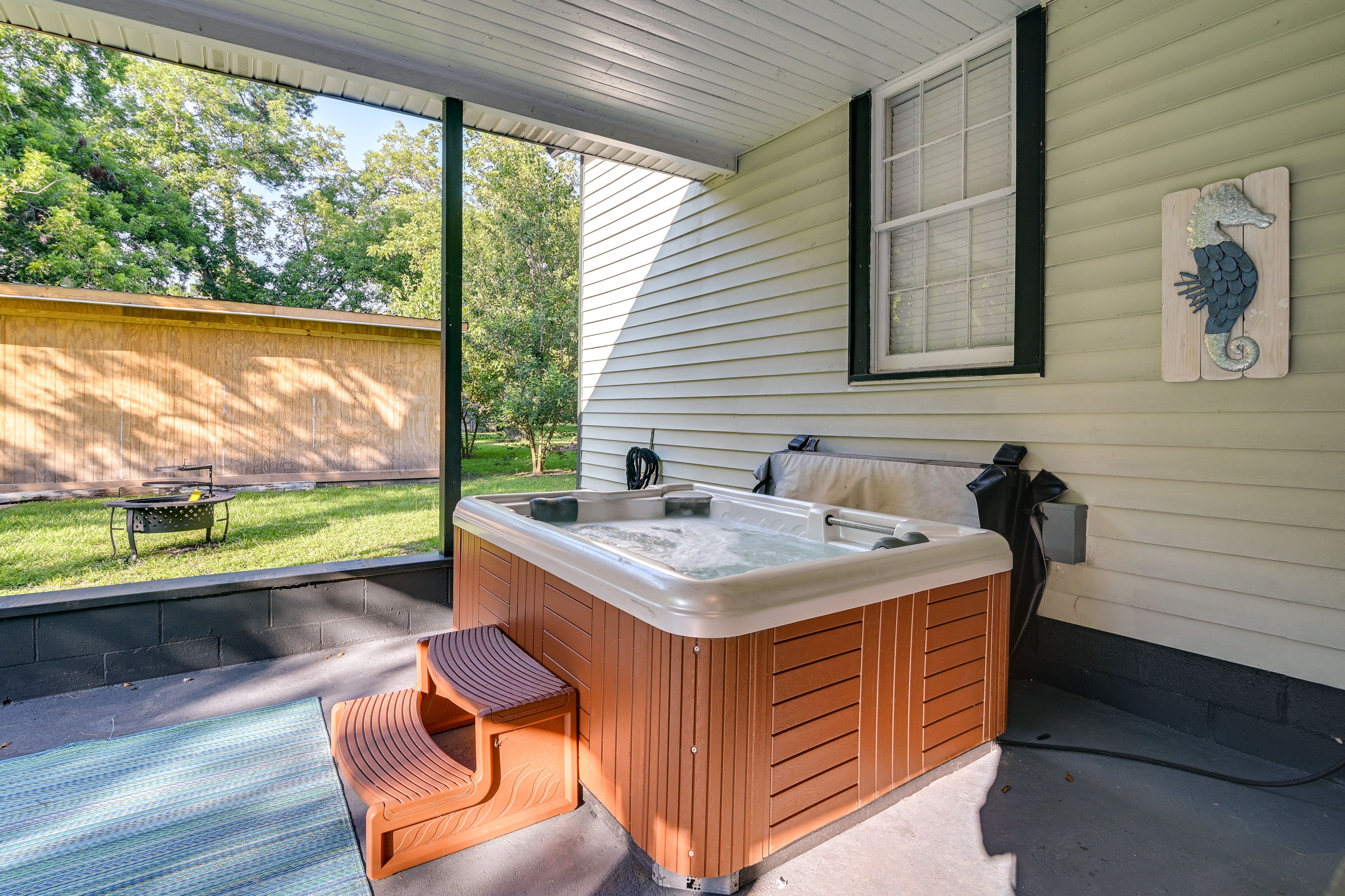 Private Hot Tub | Screened-In Porch