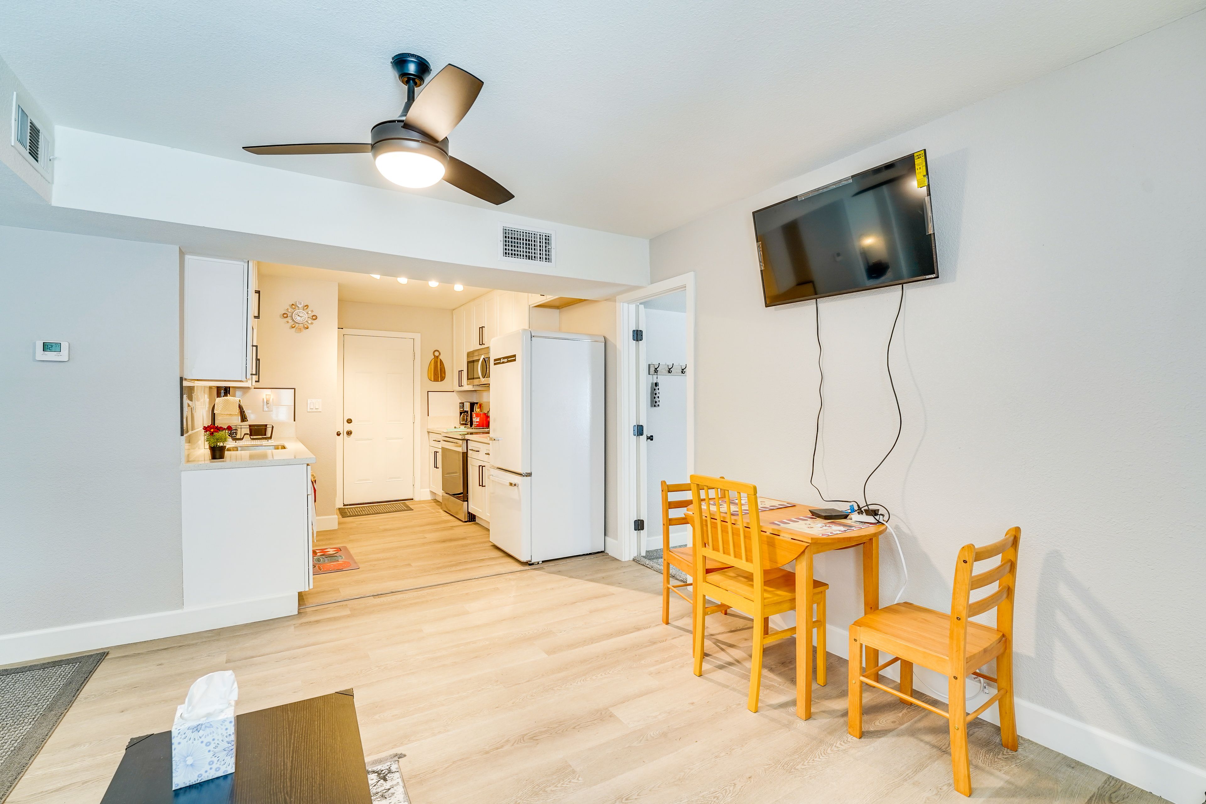 Dining Area | Expandable Dining Table w/ Seating for 3