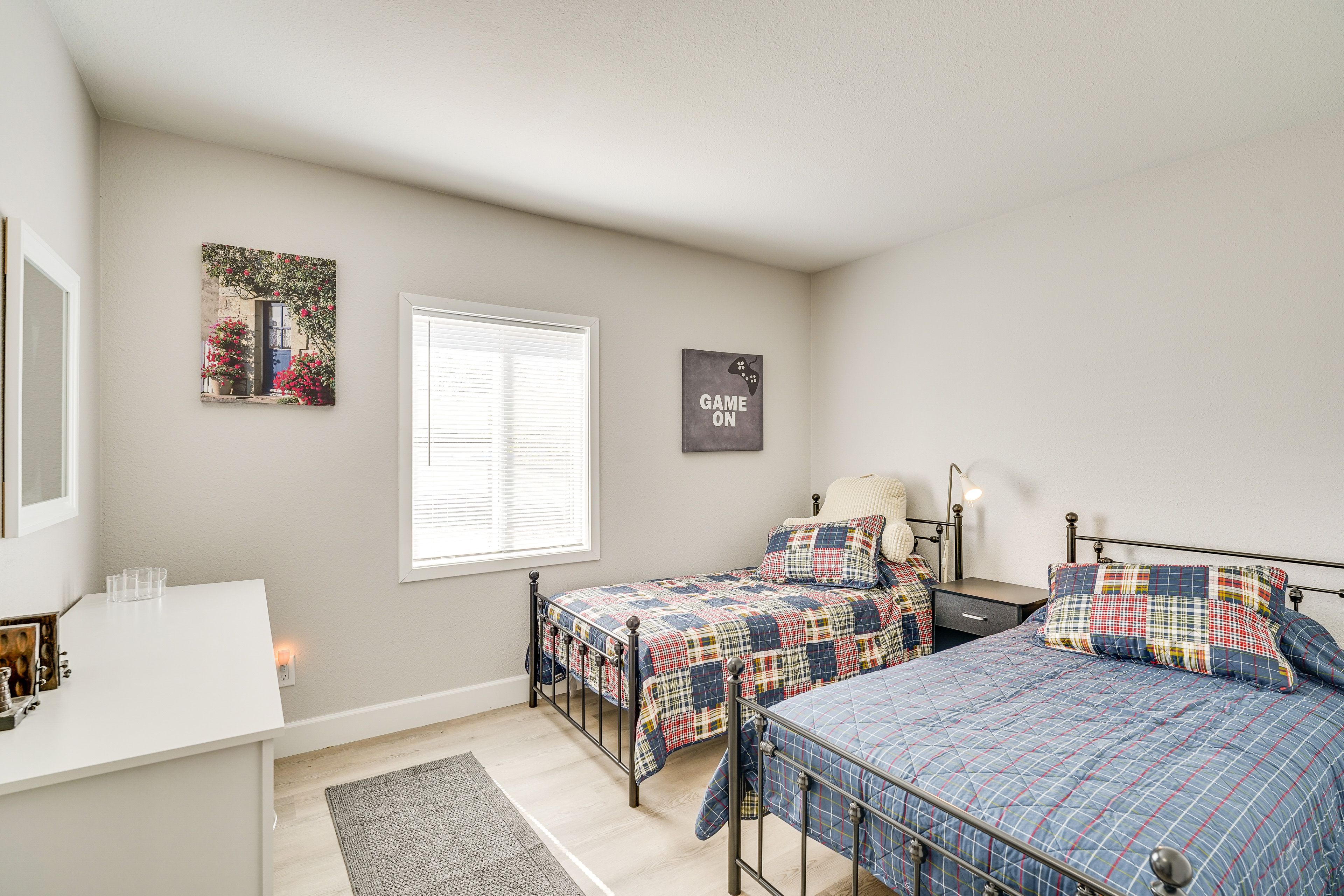 Bedroom 2 | 2 Twin Beds