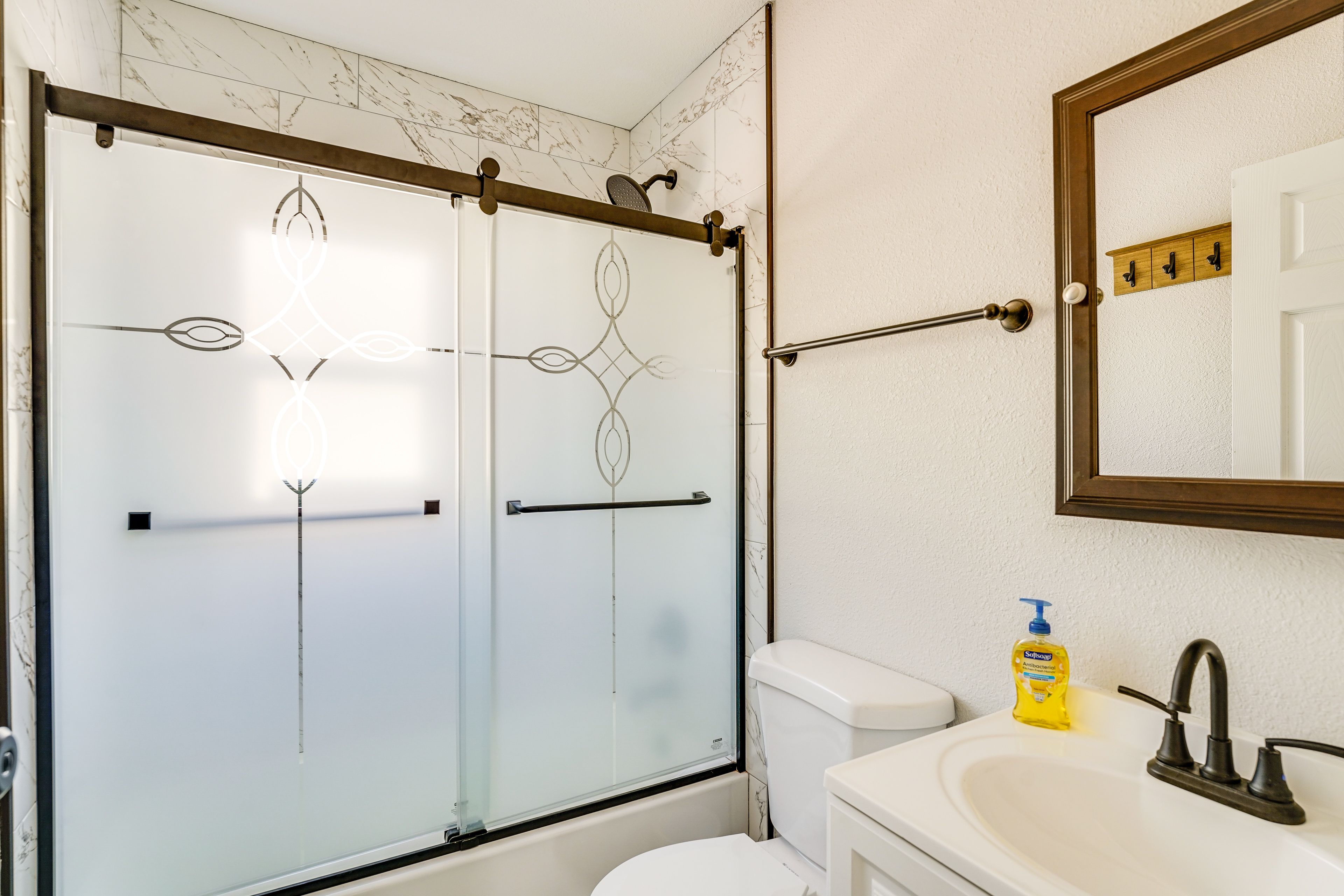 Full Bathroom | Shower/Tub Combo