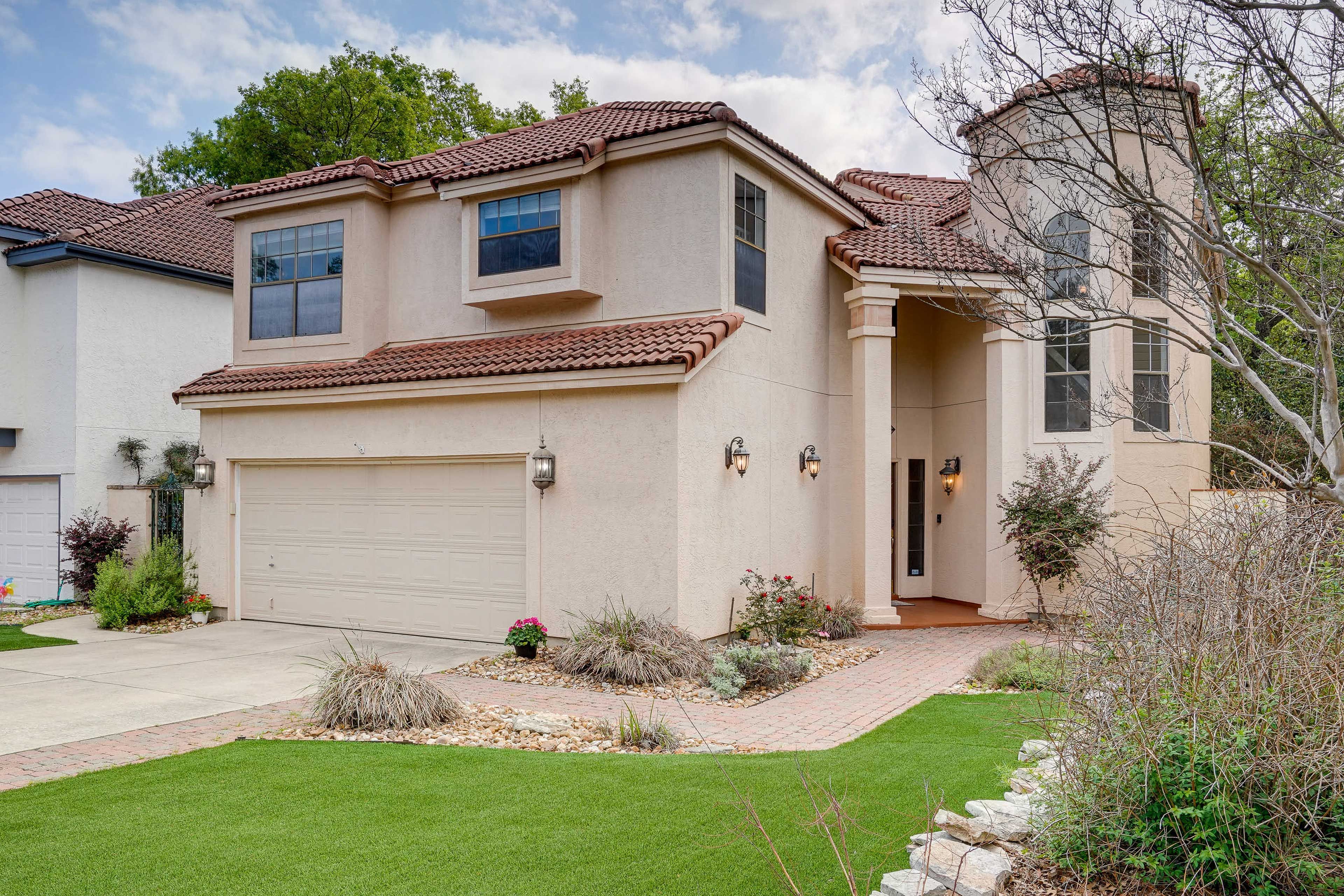 San Antonio Vacation Rental | 2,146 Sq Ft | 3BR | 2.5BA | 1 Step Required