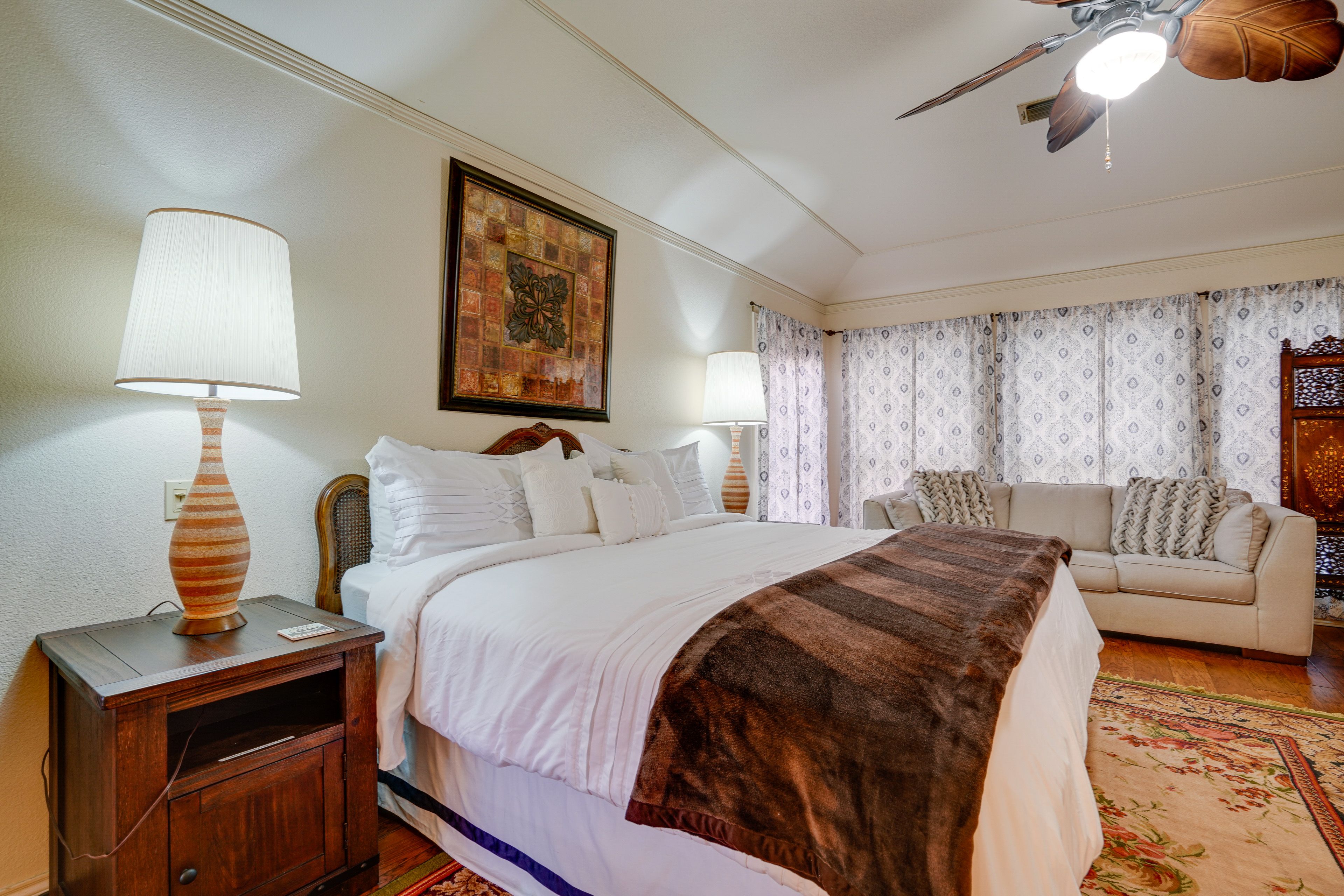 Bedroom 1 | Upper Level | King Bed | Linens Provided | Desk