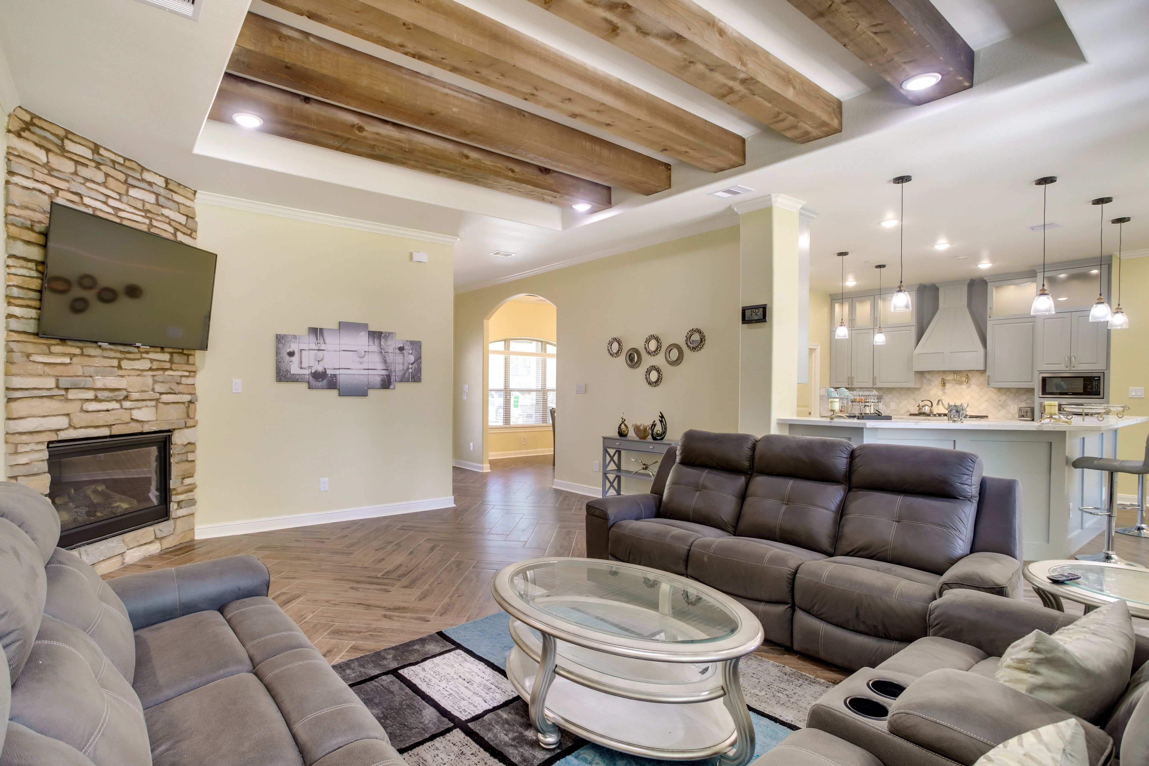 Tomball Vacation Rental | 4BR | 3BA | 2,433 Sq Ft | Half Step Required