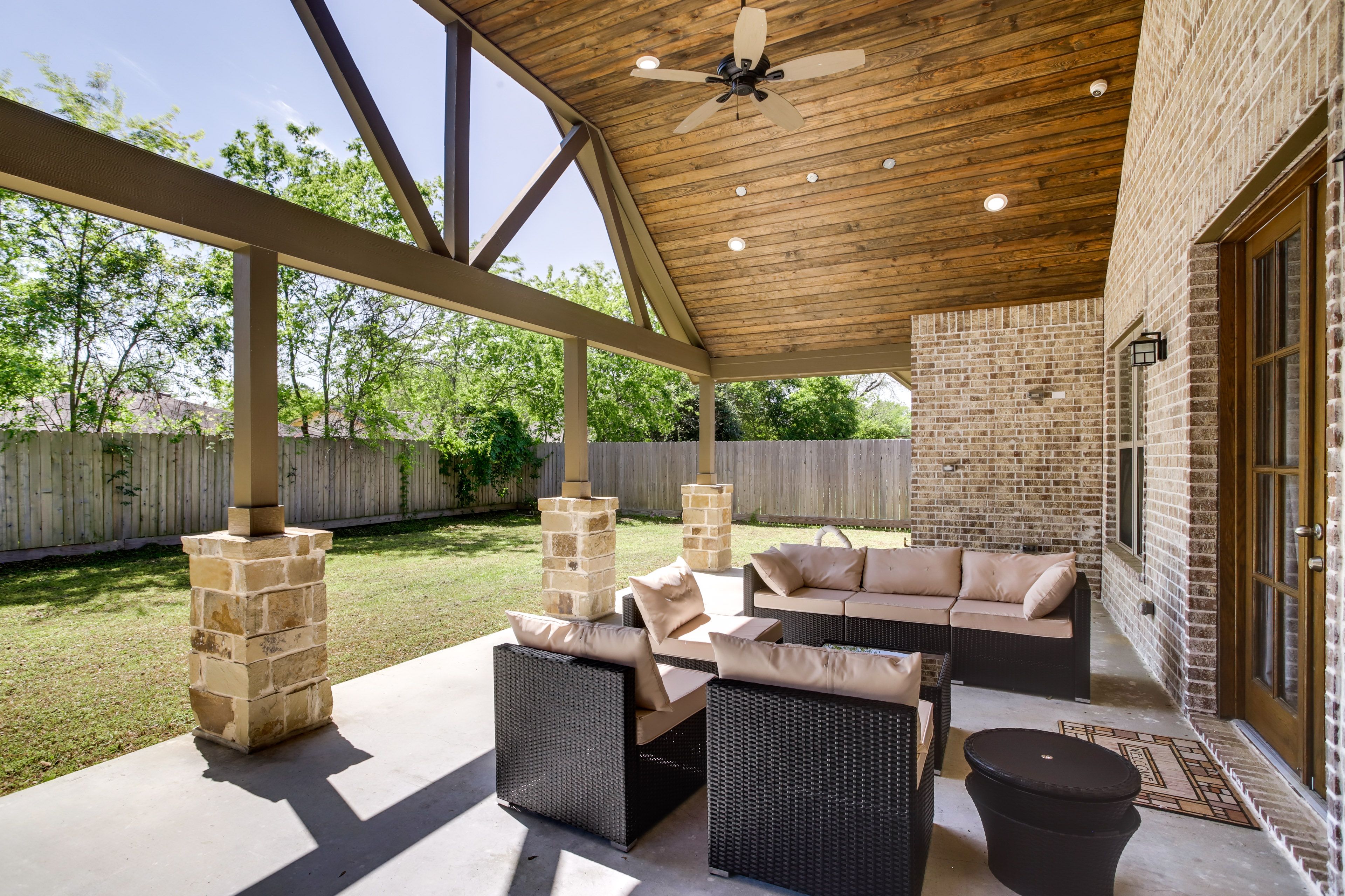 Covered Patio | Outdoor Seating & Dining | Ceiling Fans | Free WiFi