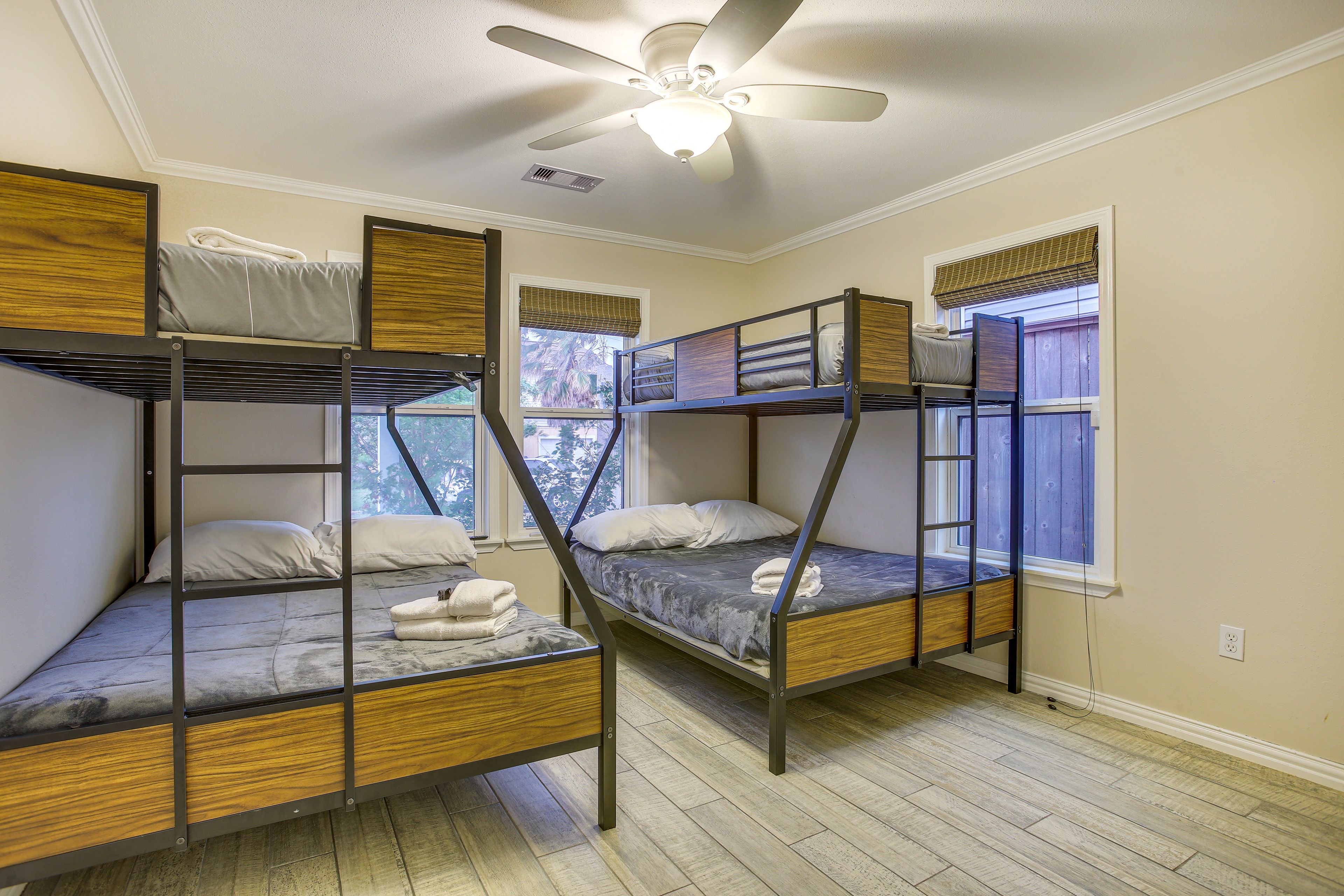 Bedroom 2 | 2 Twin/Full Bunk Beds