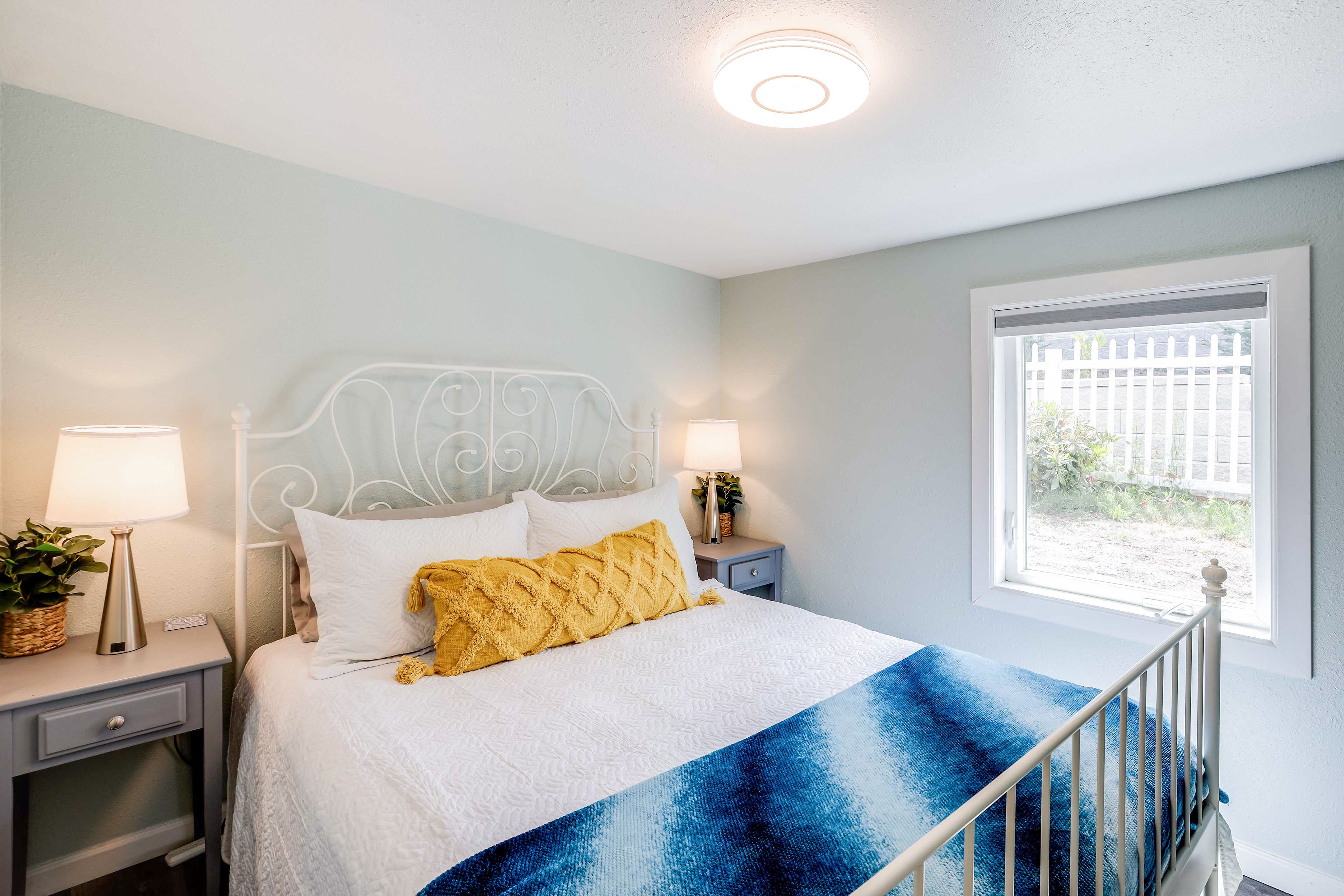 Bedroom | Queen Bed