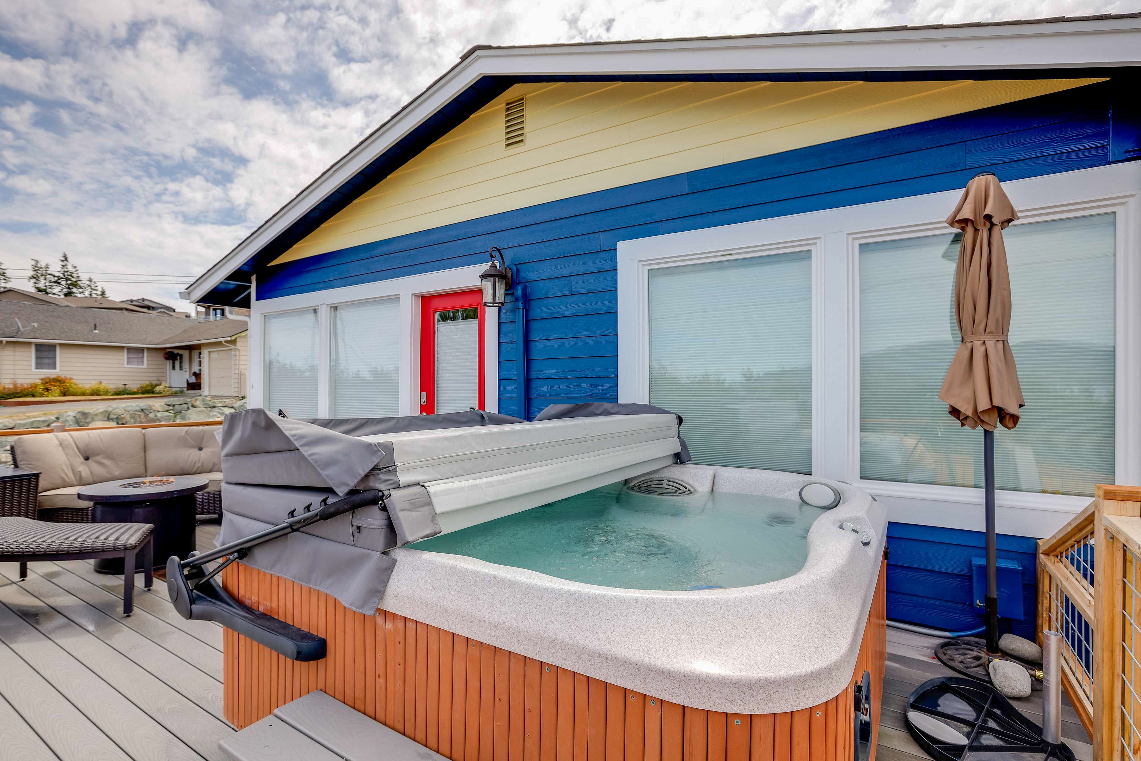 Shared Outdoor Amenities | Hot Tub | Gas Grill | Furnished Deck | Water Views