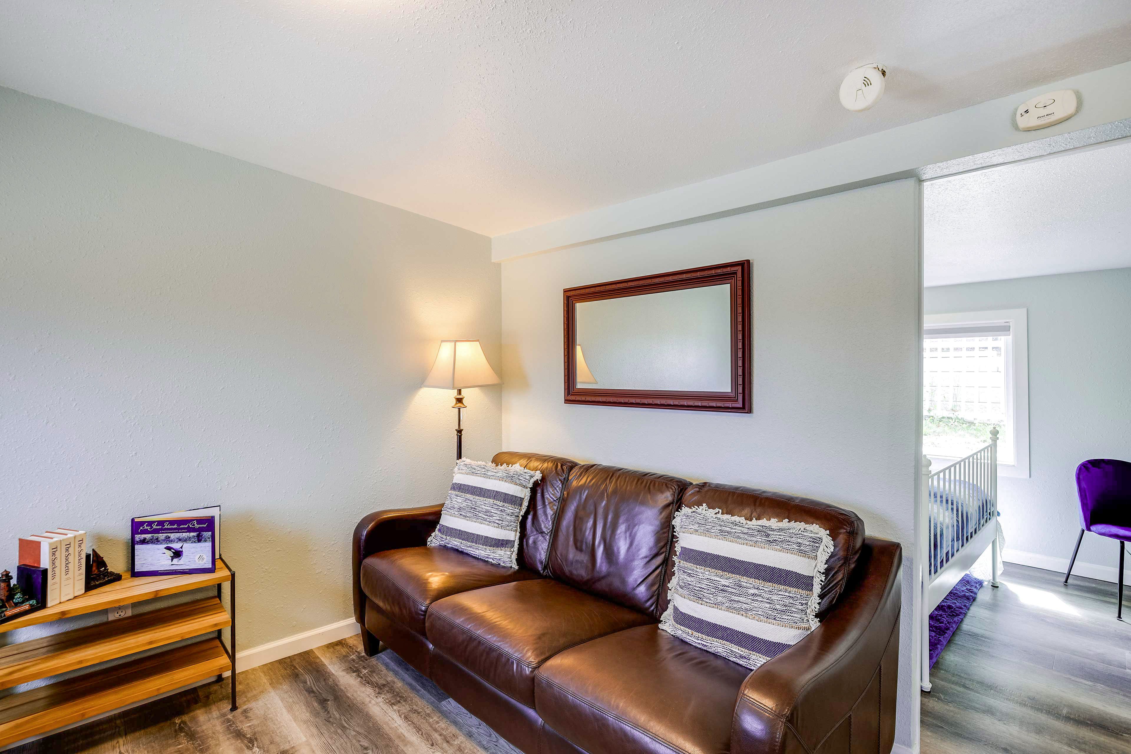 Living Area | Smart TV w/ Cable | Board Games