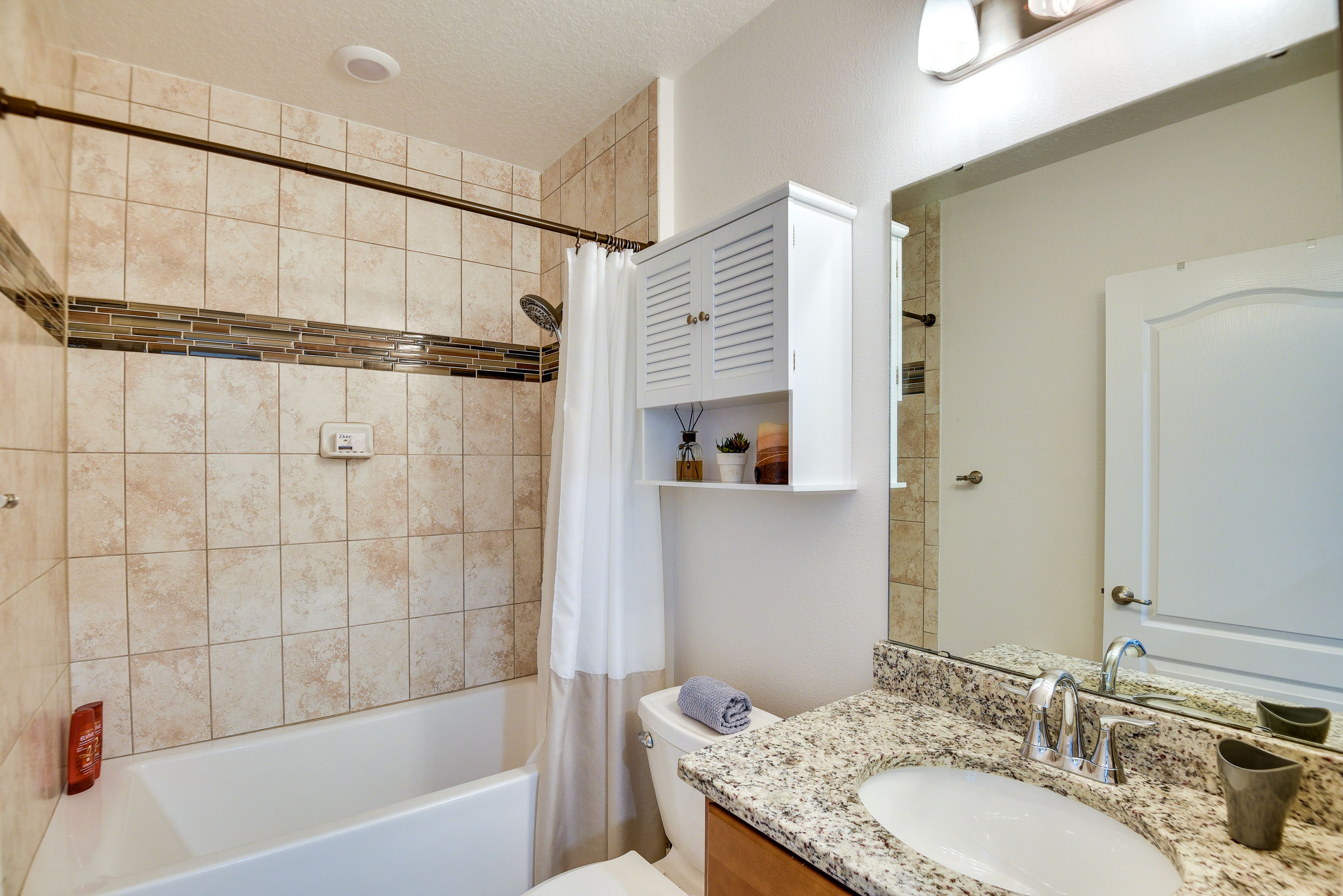 Full Bathroom | Shower/Tub Combo
