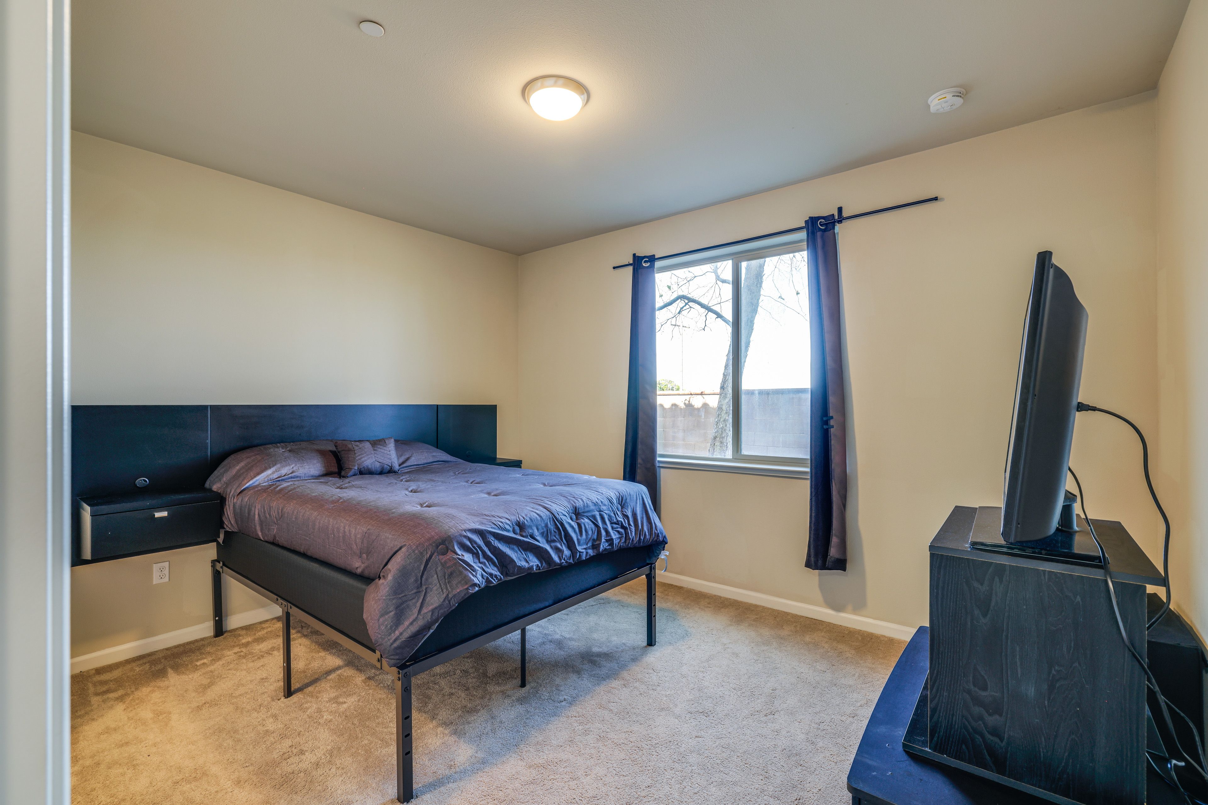 Bedroom 1 | Queen Bed | En-Suite Bathroom | Smart TV