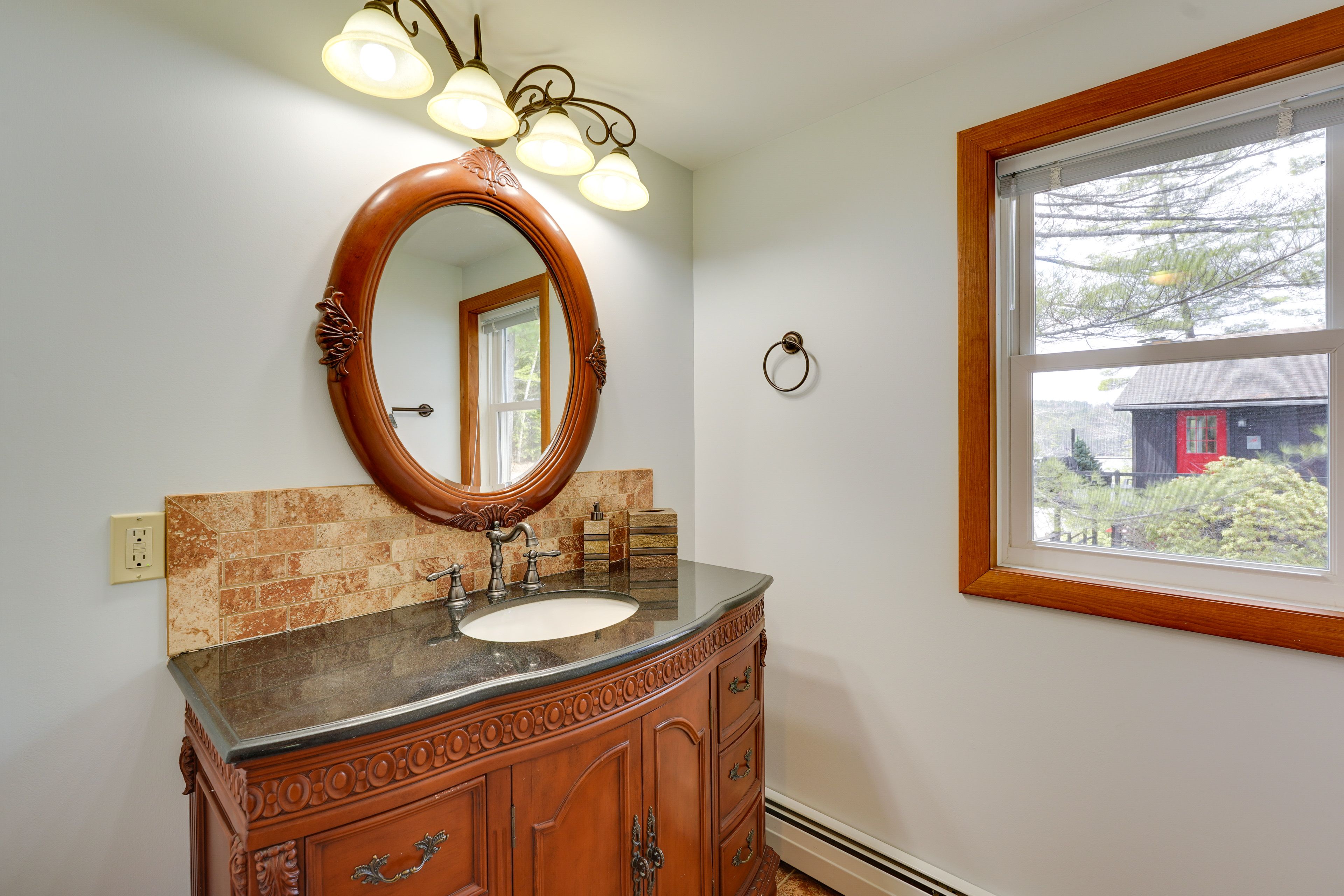 Full Bathroom | 2nd Floor