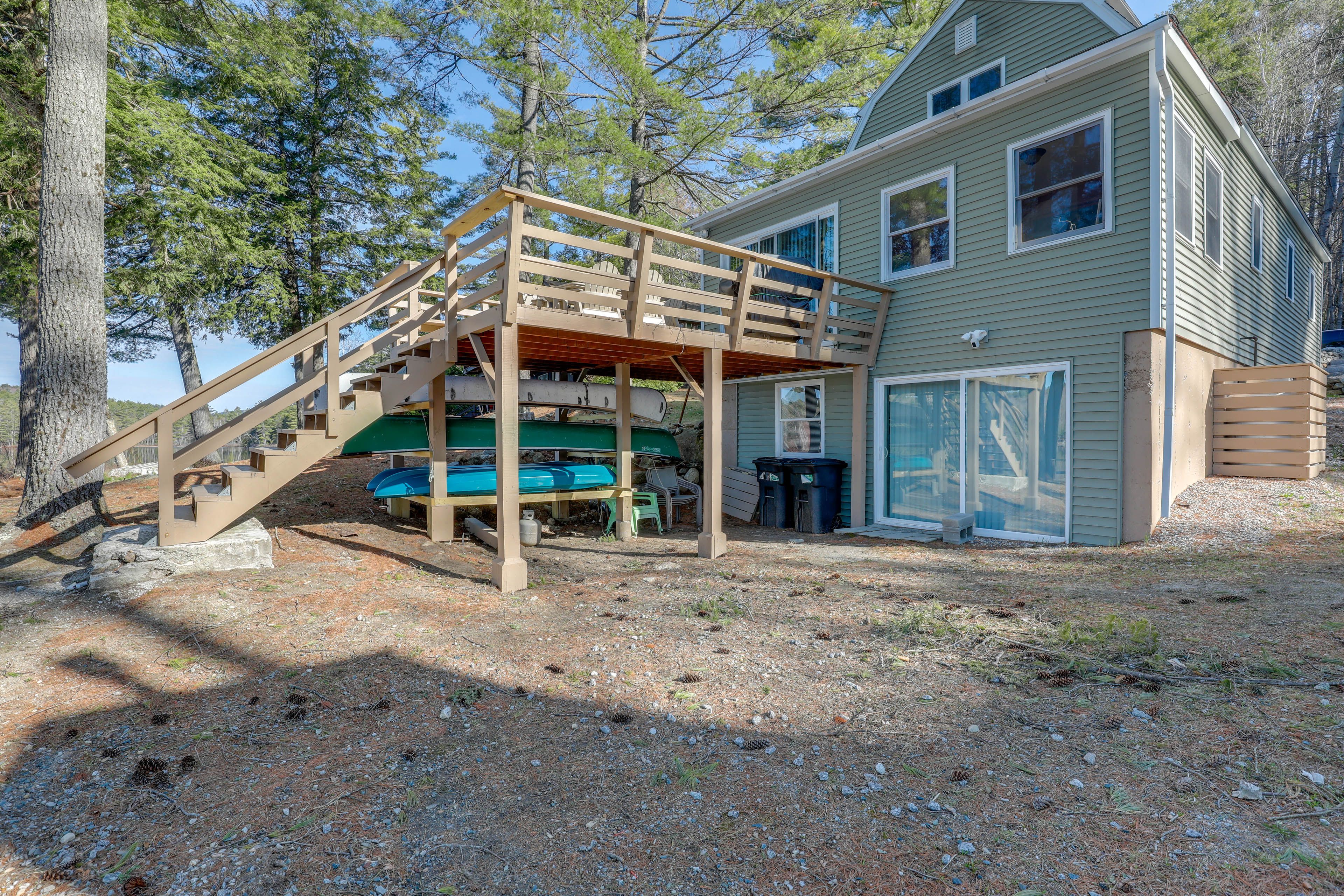Backyard | Fire Pit | 2 Kayaks & 2 Canoes