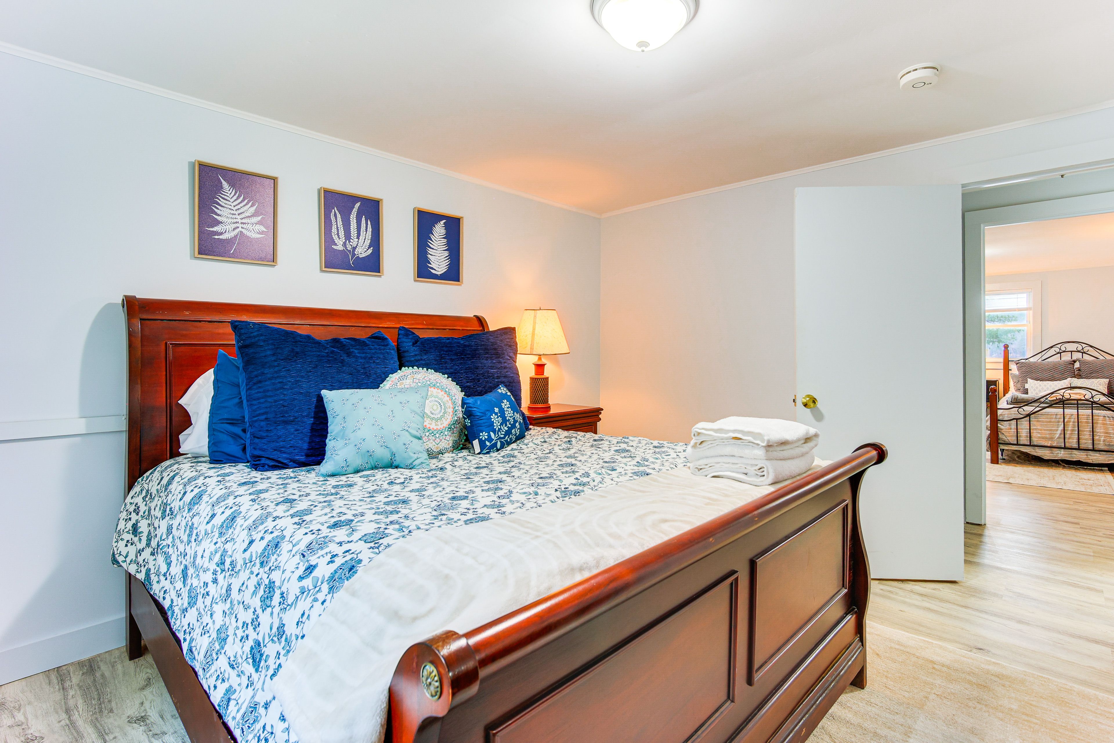 Bedroom 2 | 2nd Floor | Queen Bed