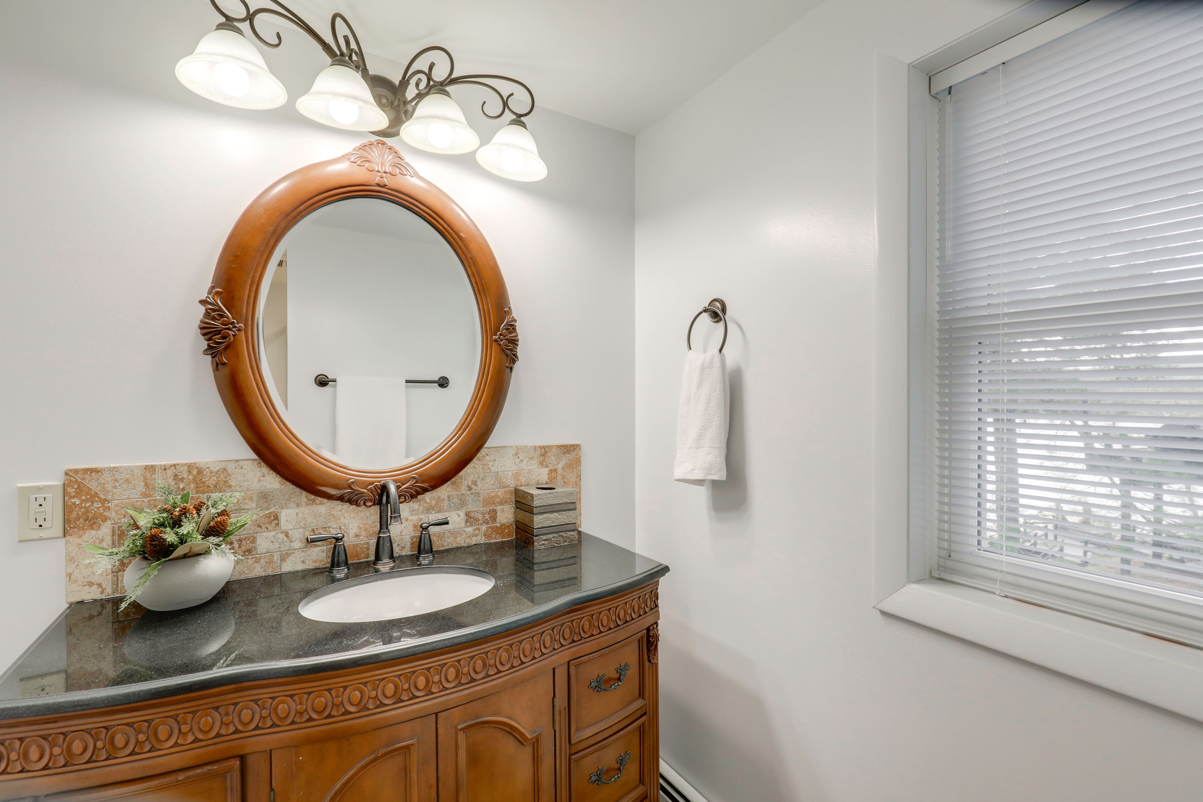Full Bathroom | 2nd Floor
