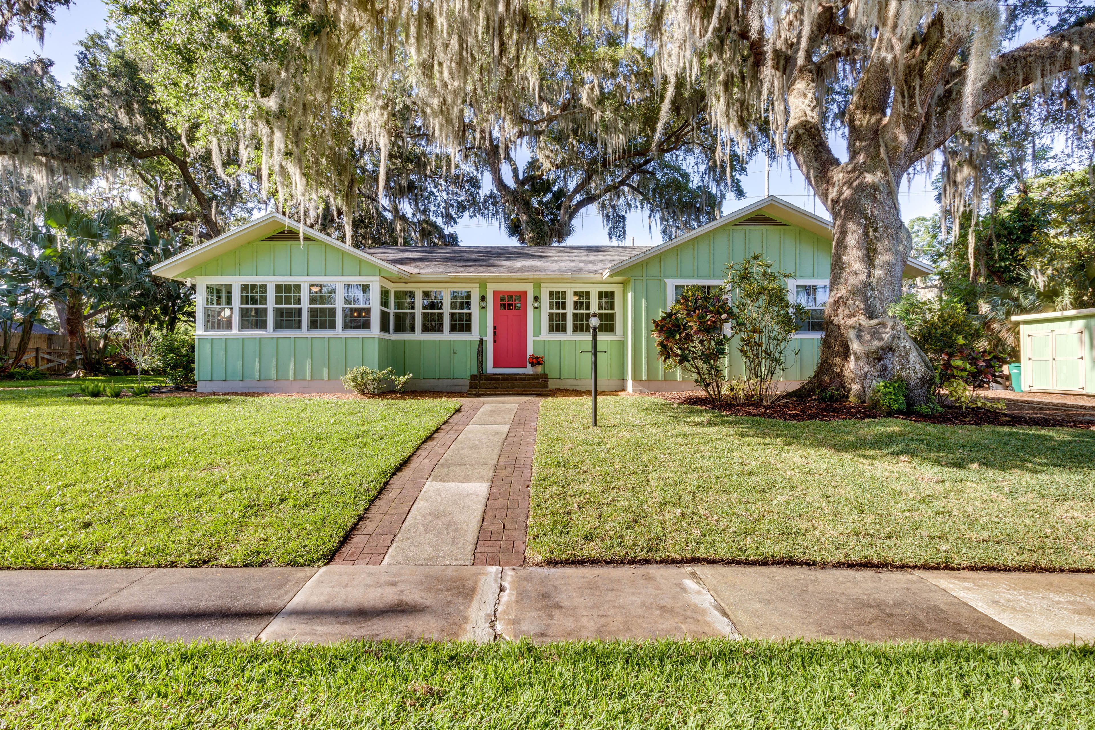 Home Exterior | Parking | Driveway (6 Vehicles)