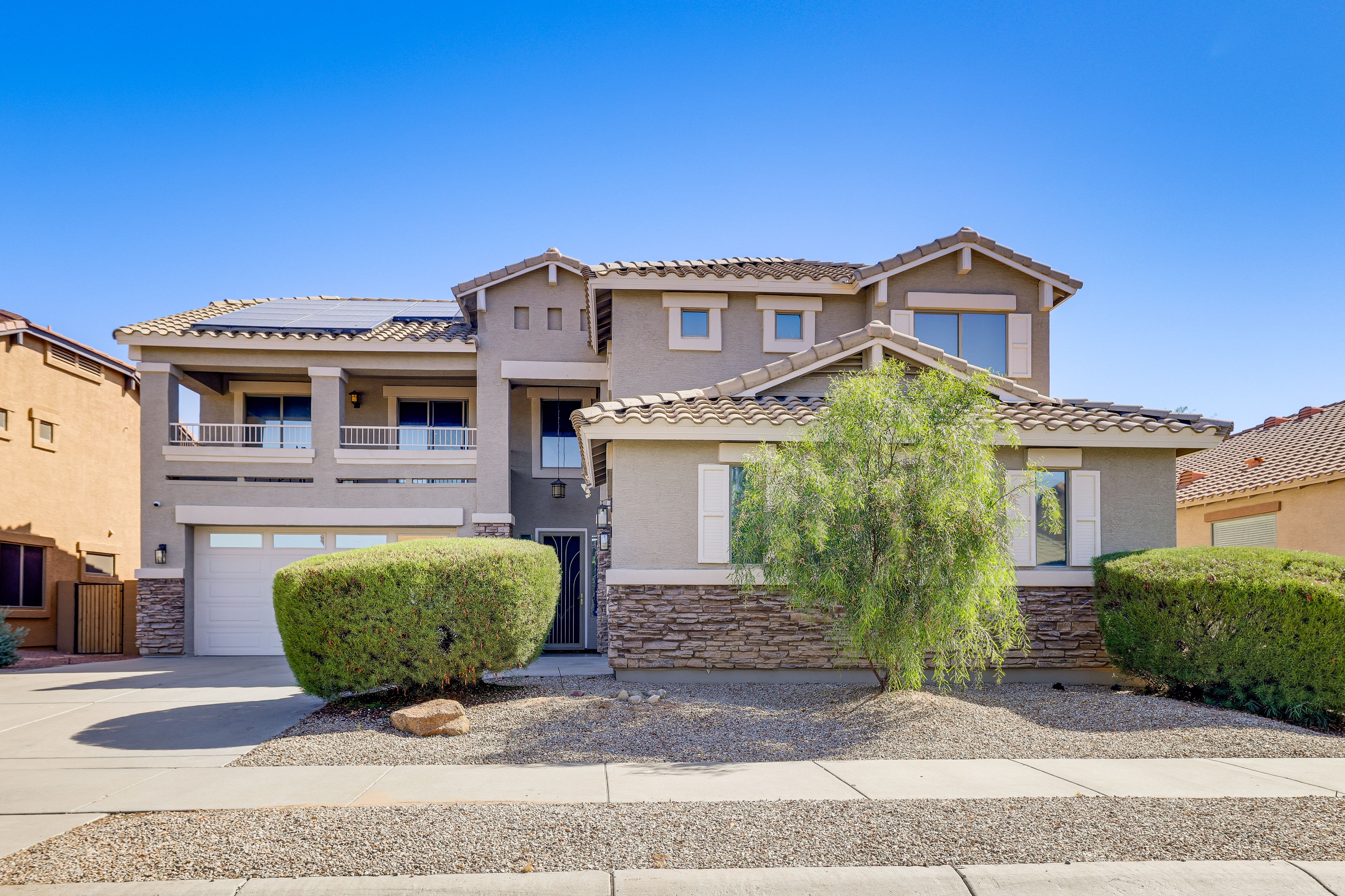 Exterior | Parking | Garage (1 Vehicle) | Driveway (3 Vehicles)