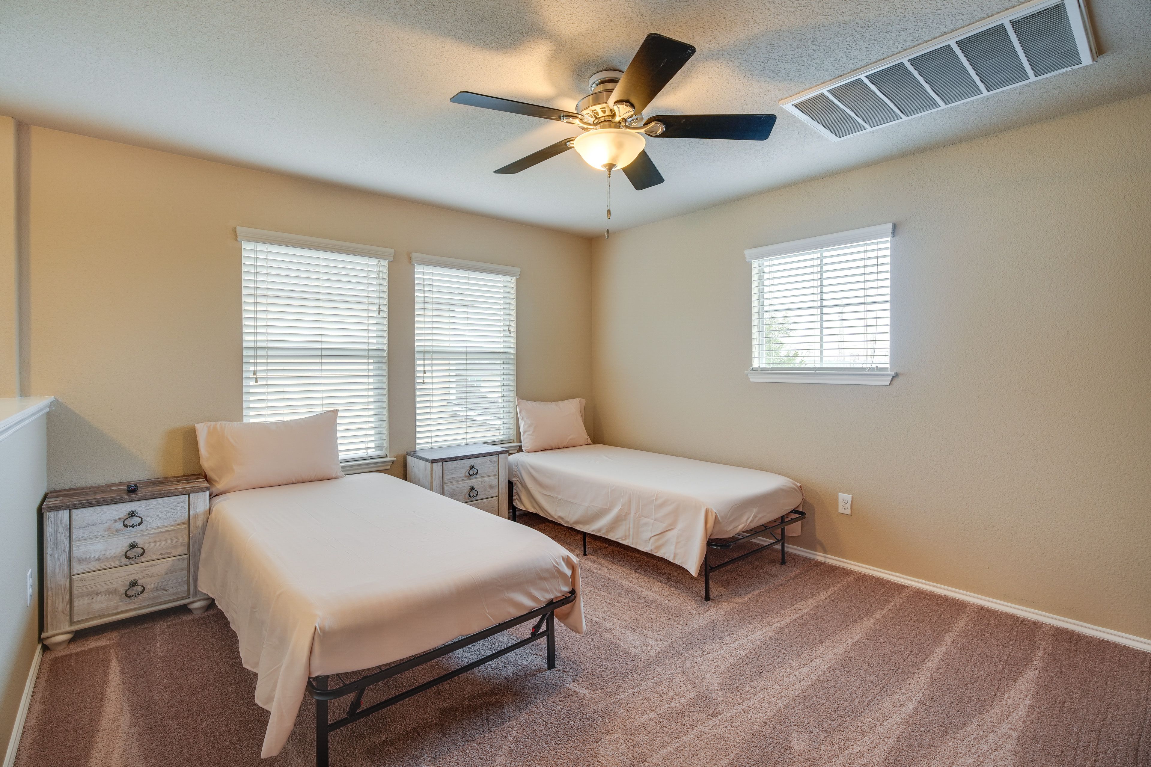 Upstairs Common Area | 2 Twin Beds | Smart TV