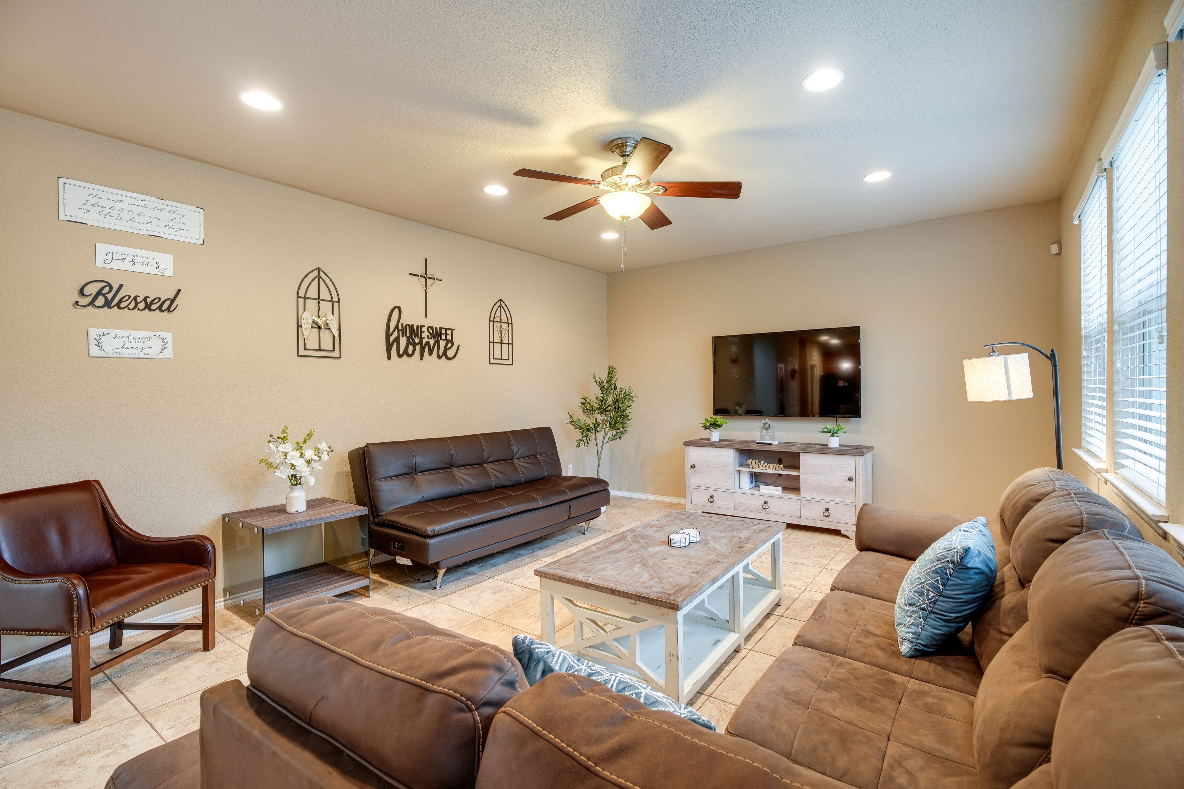 Living Room | Twin Futon | Smart TV